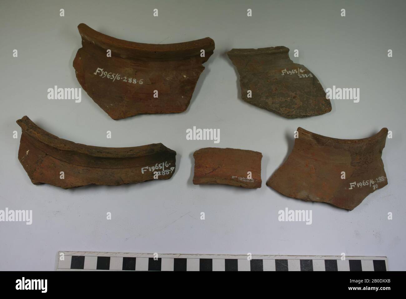 Egitto, shard, vaso, ceramica, n° 1: 14,5 x 5,6 cm, Ø = 11, n° 2, 7,8 x 6,0 cm, Ø = 13, n° 3, 11 x 5,2, Ø = 10, n° 4, 11,5, x 5,3, Ø = 21, n° 5, 5,6 x 5,1, Ø = 18, n° 6, 12,3 x 3,7, Ø = 17, N. 7, 13 x 4,4, Ø = 19, N. 8, 8.0 x 6.1 cm, Ø =, 13, N. 9, 5.6 x 3.5, Ø = 18, N. 10, 10.4 x 5.9, Ø = 11.5, Periodo Meroitico, 2nd-4th secolo ad, Egitto Foto Stock