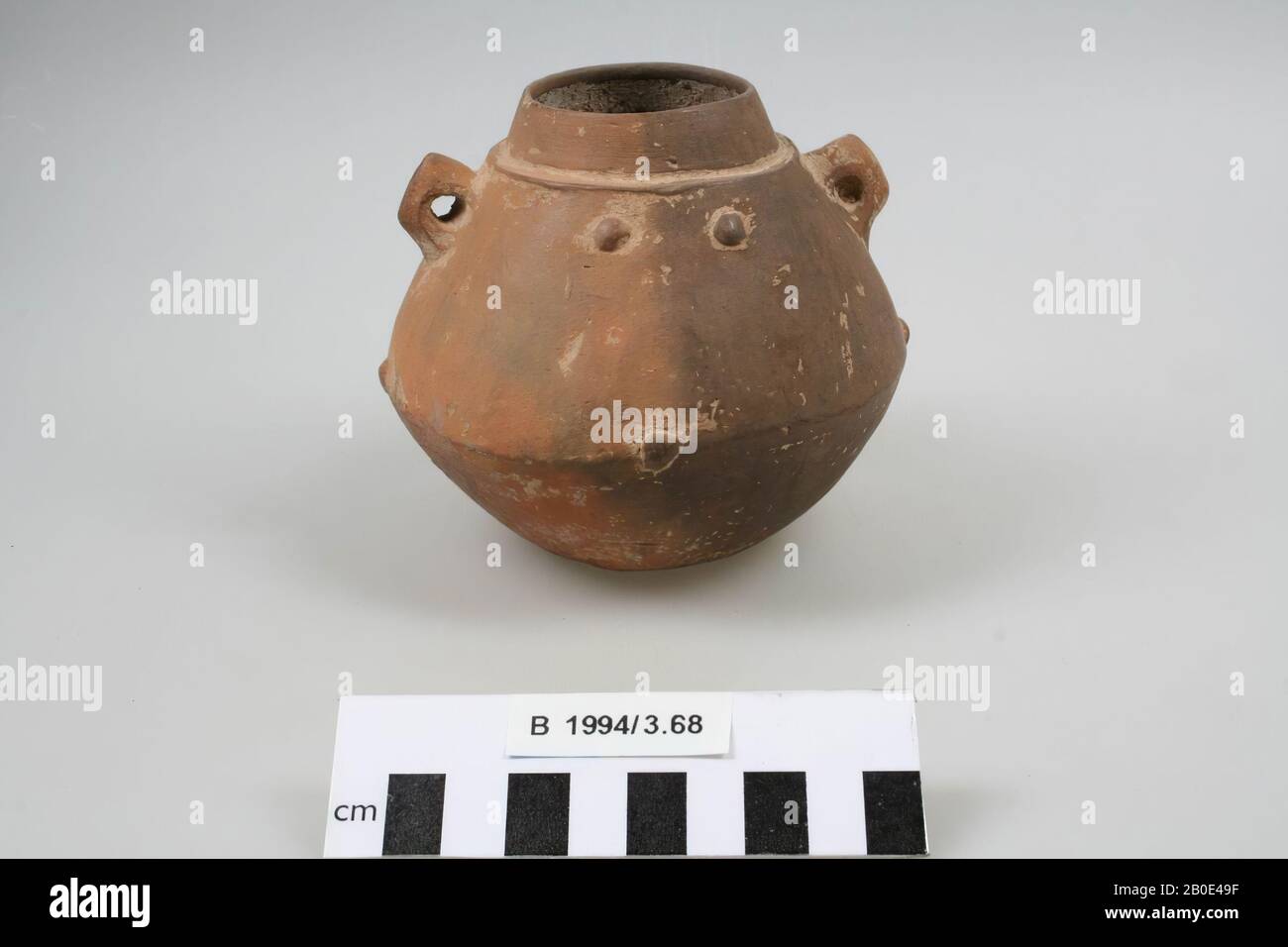 Caraffa, terracotta, h: 10,5 cm, diam: 11 cm, collo di diam: 4,6 cm, Iran Foto Stock