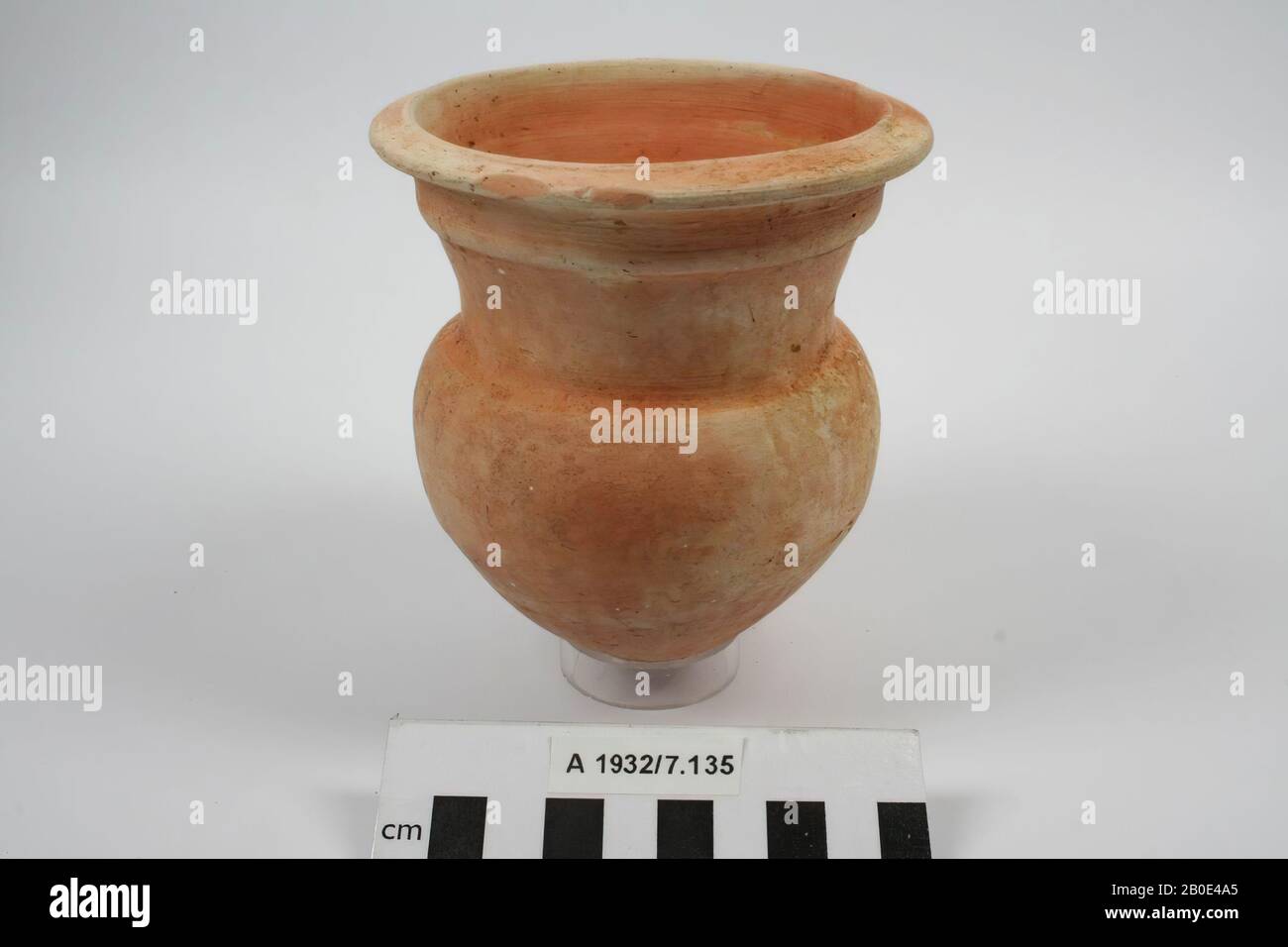 Vaso di terracotta. Neo-assiro, stoviglie, terracotta, H 12 cm, D 10,7 cm Foto Stock