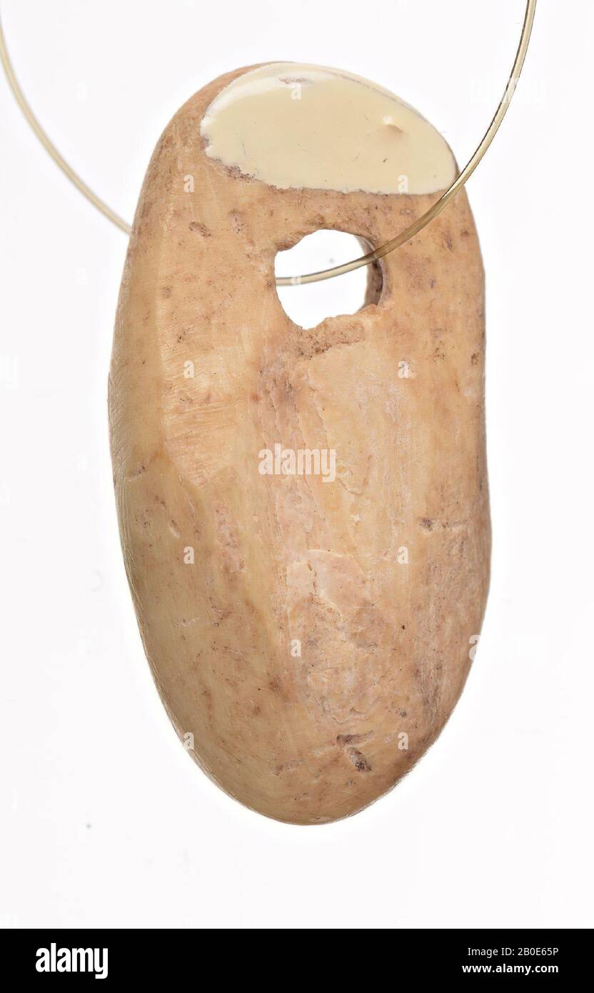 Ornamento, organico, osso, H 1,9 cm, Spessore 0,6 cm, Iran Foto Stock