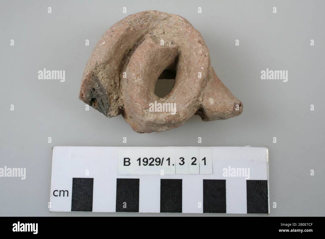 Un frammento di un auricolare (?)., beffa, terracotta, B 7,4 cm, Palestina Foto Stock