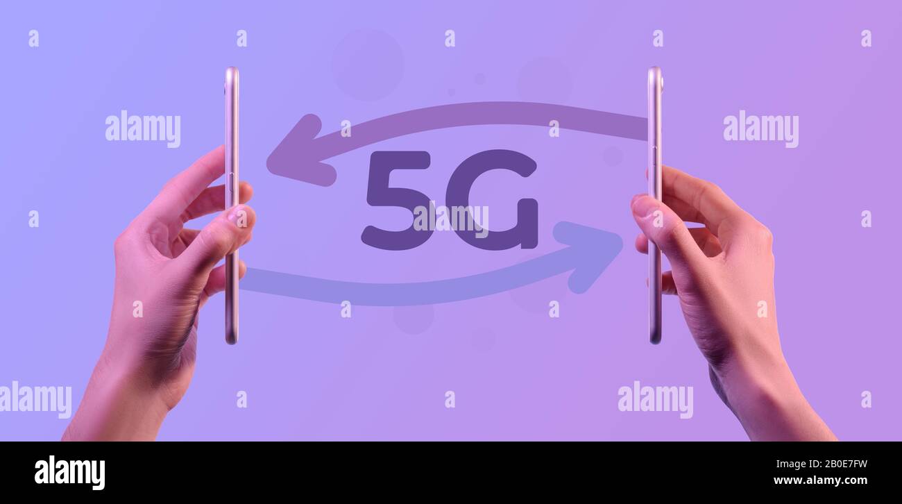 concetto di rete internet 5g. Connessione wireless tra due telefoni cellulari Foto Stock