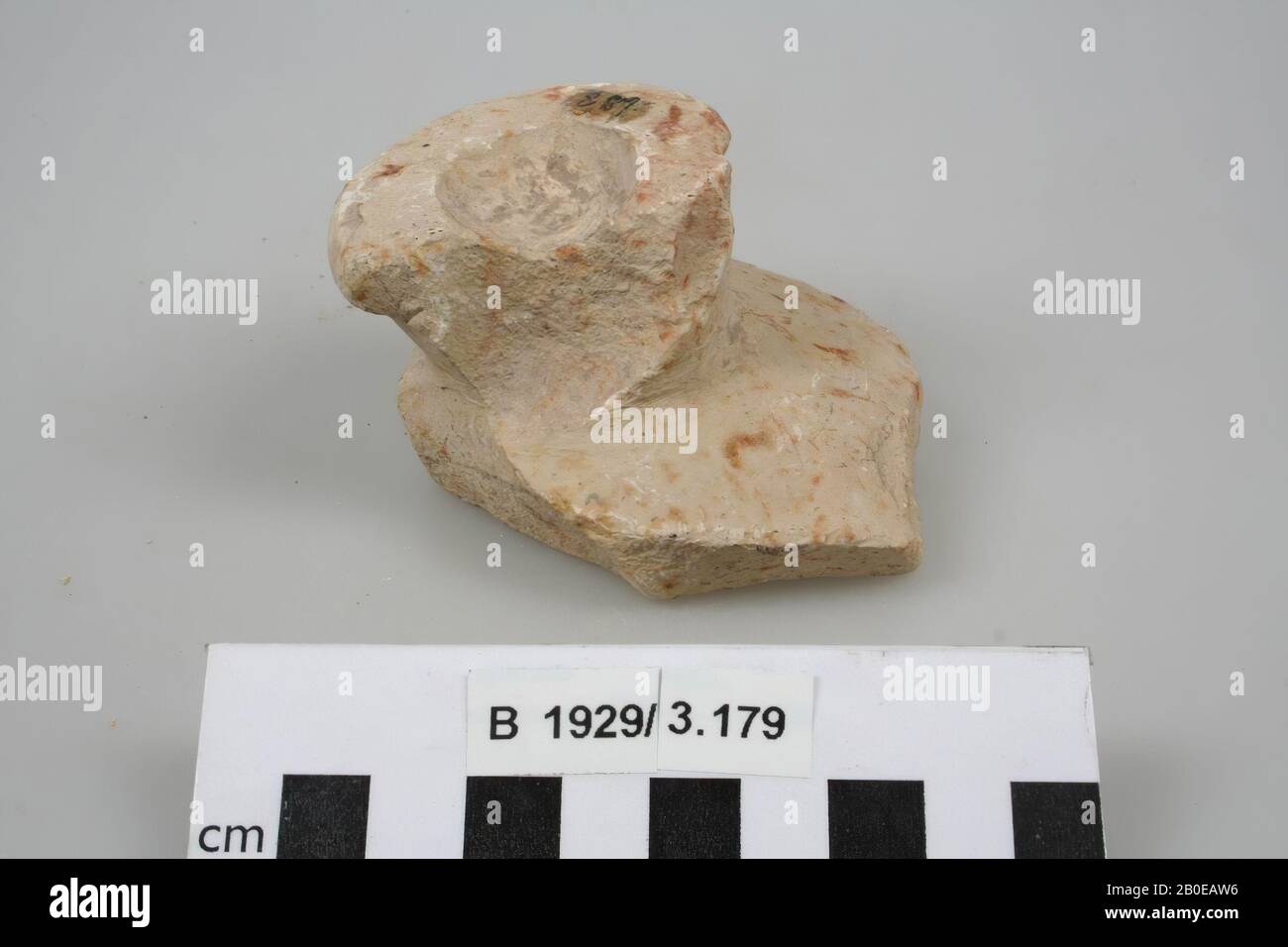 Un piede di una ciotola di calcare., beffa, pietra, calcare, L 8,5 cm, W 6 cm, H 4,5 cm, Palestina Foto Stock