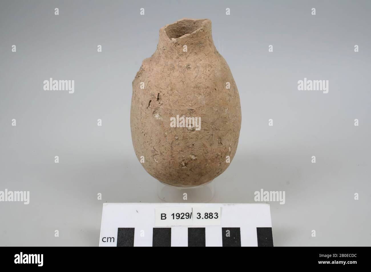 Una brocca di terracotta con fondo tondo. Orecchie e orlo mancanti, stoviglie, terracotta, H 11,5 cm, D 7,2 cm, Palestina Foto Stock