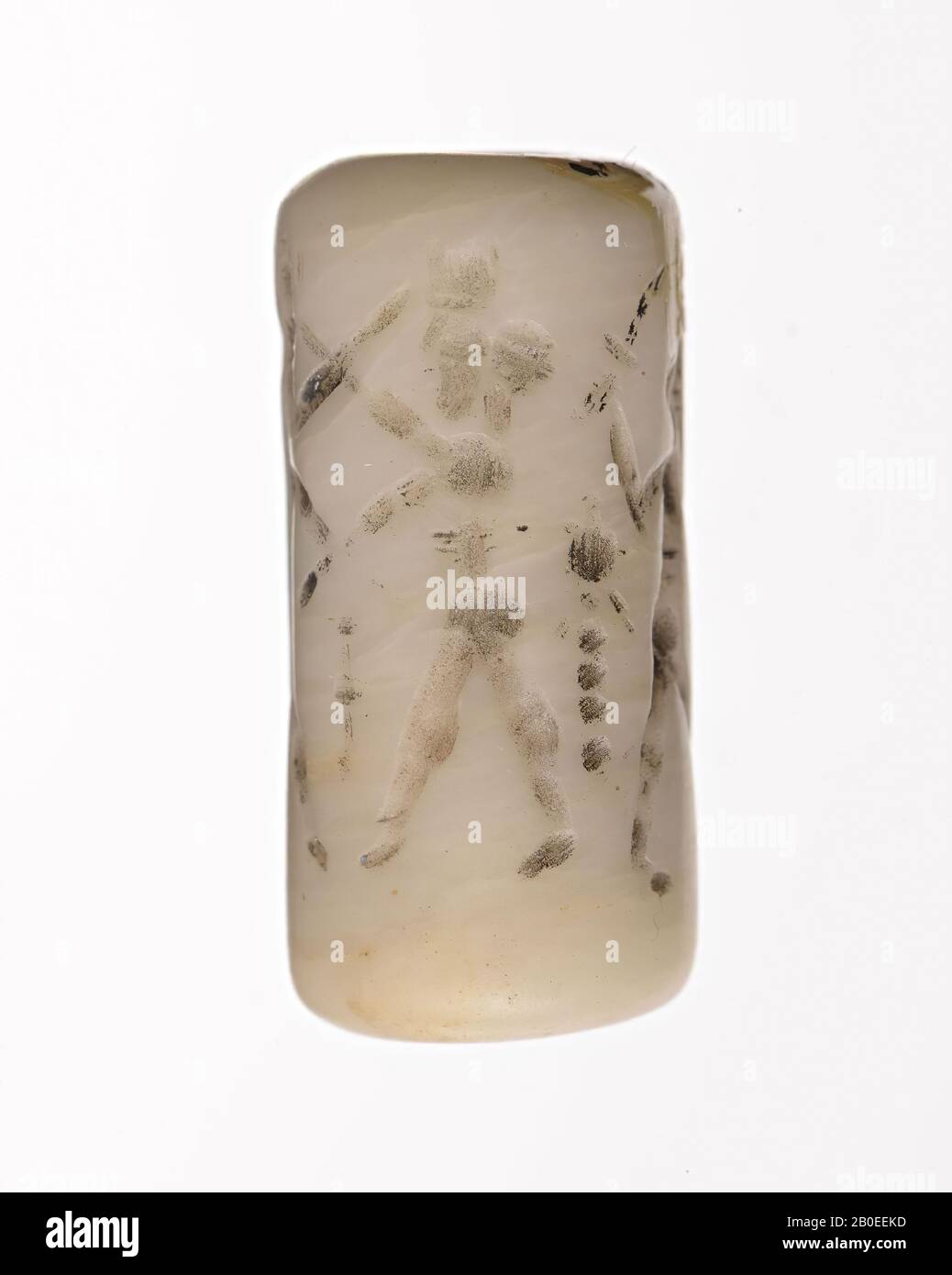 Una guarnizione di cilindro di pietra con due combattenti e una persona con pugnale, falso, sigillo, pietra, bianco, H 2,8 cm, D 1,4 cm, Iran Foto Stock