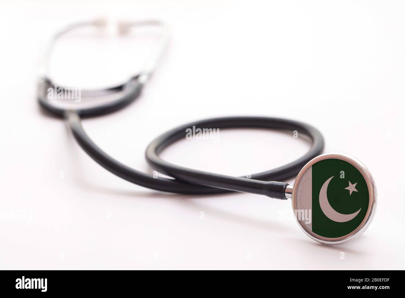 Pakistan concetto di assistenza sanitaria. Stetoscopio medico con bandiera del paese Foto Stock