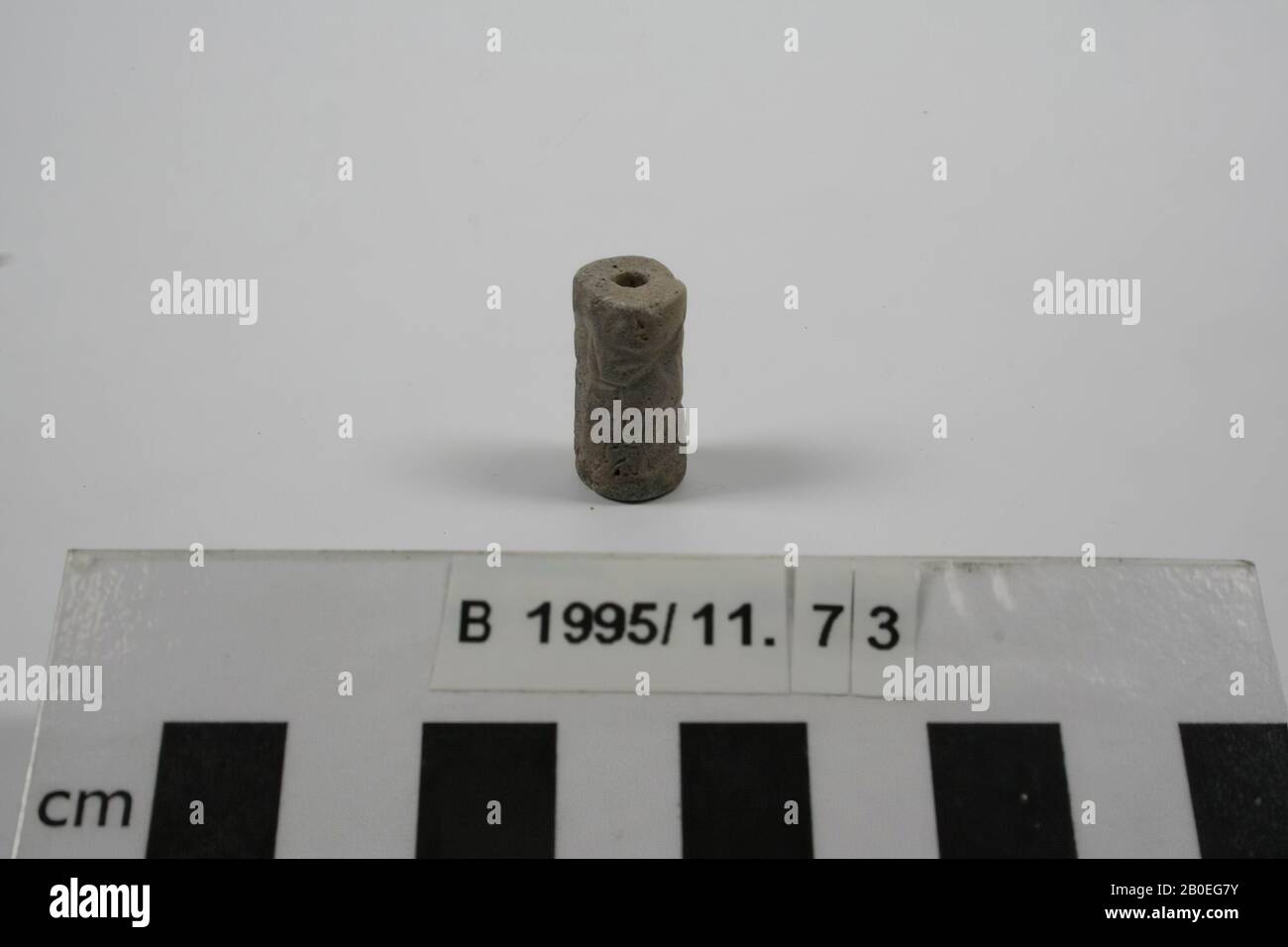 Francobollo cilindrico in pietra con 2 stampe, Sigillo, pietra, H 2,2 cm, D 1 cm, periodo Akkadische 2334-2200 a.C., Iraq Foto Stock