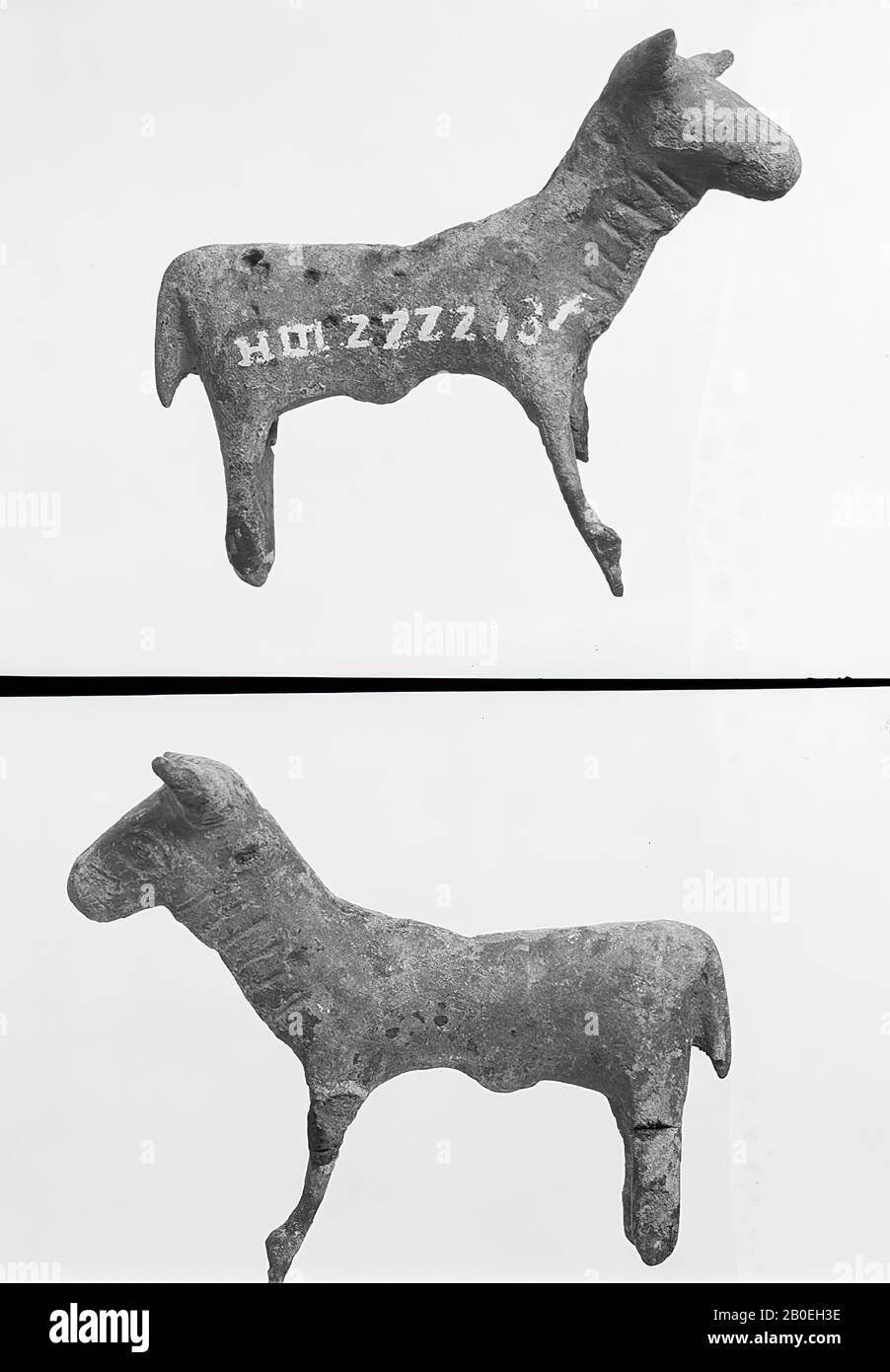Gamba anteriore sinistra rotta, figura animale, bronzo, 5 cm, Italia Foto Stock
