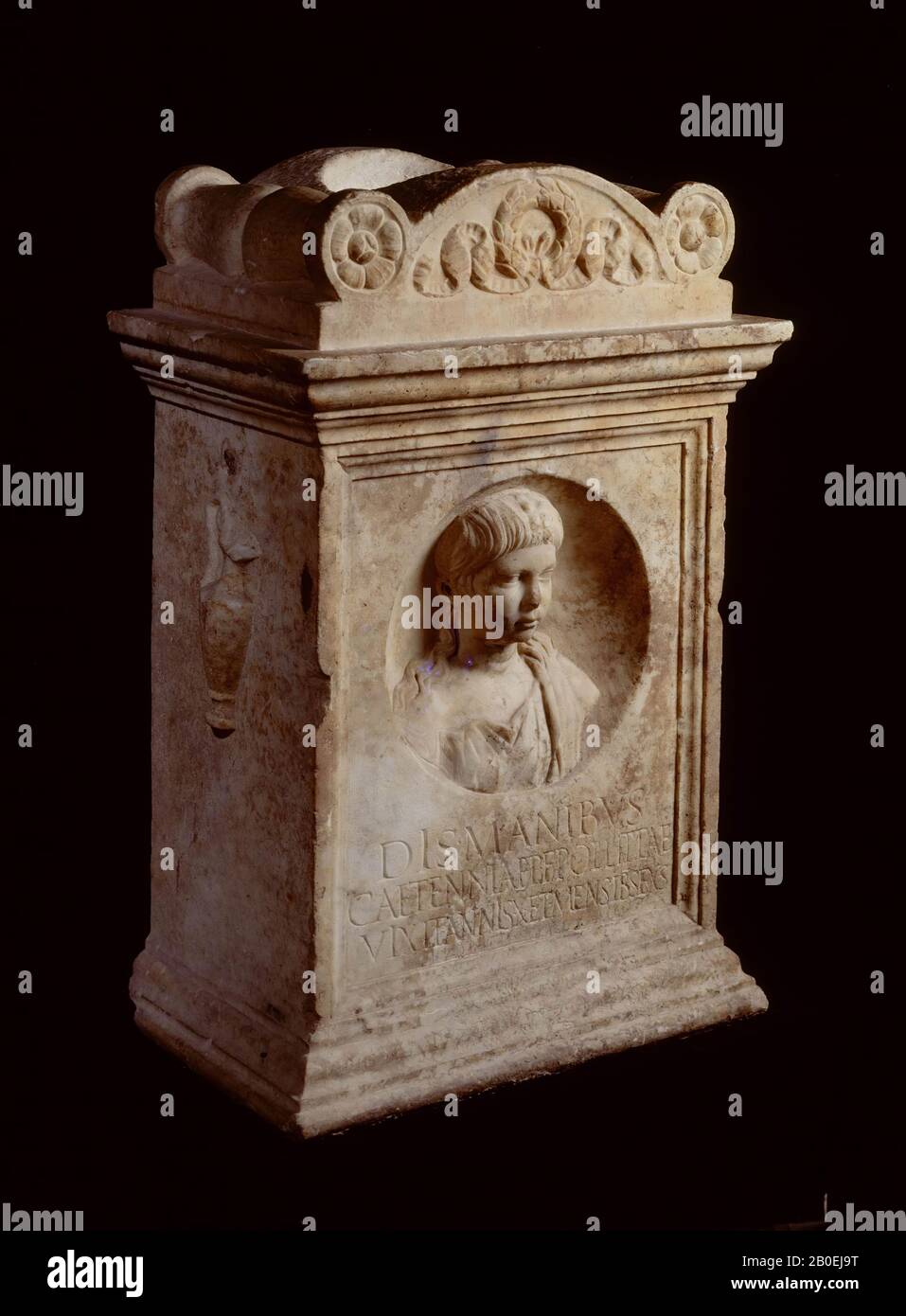 Altare, marmo, 78 x 48 x 37 cm, 350 kg, età imperiale 100 d.C., Italia Foto Stock