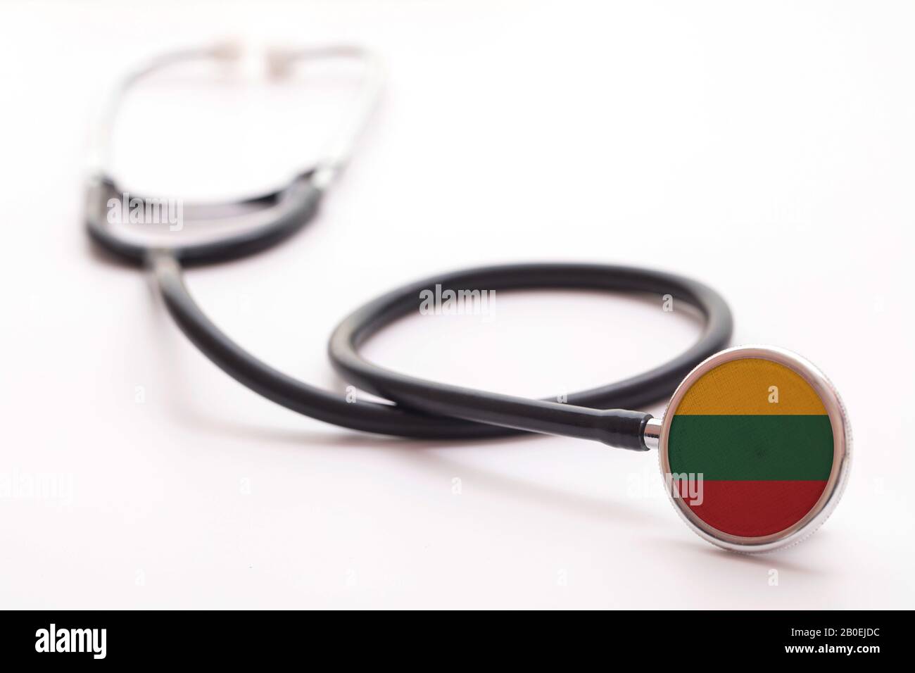 Lituania concetto di assistenza sanitaria. Stetoscopio medico con bandiera del paese Foto Stock