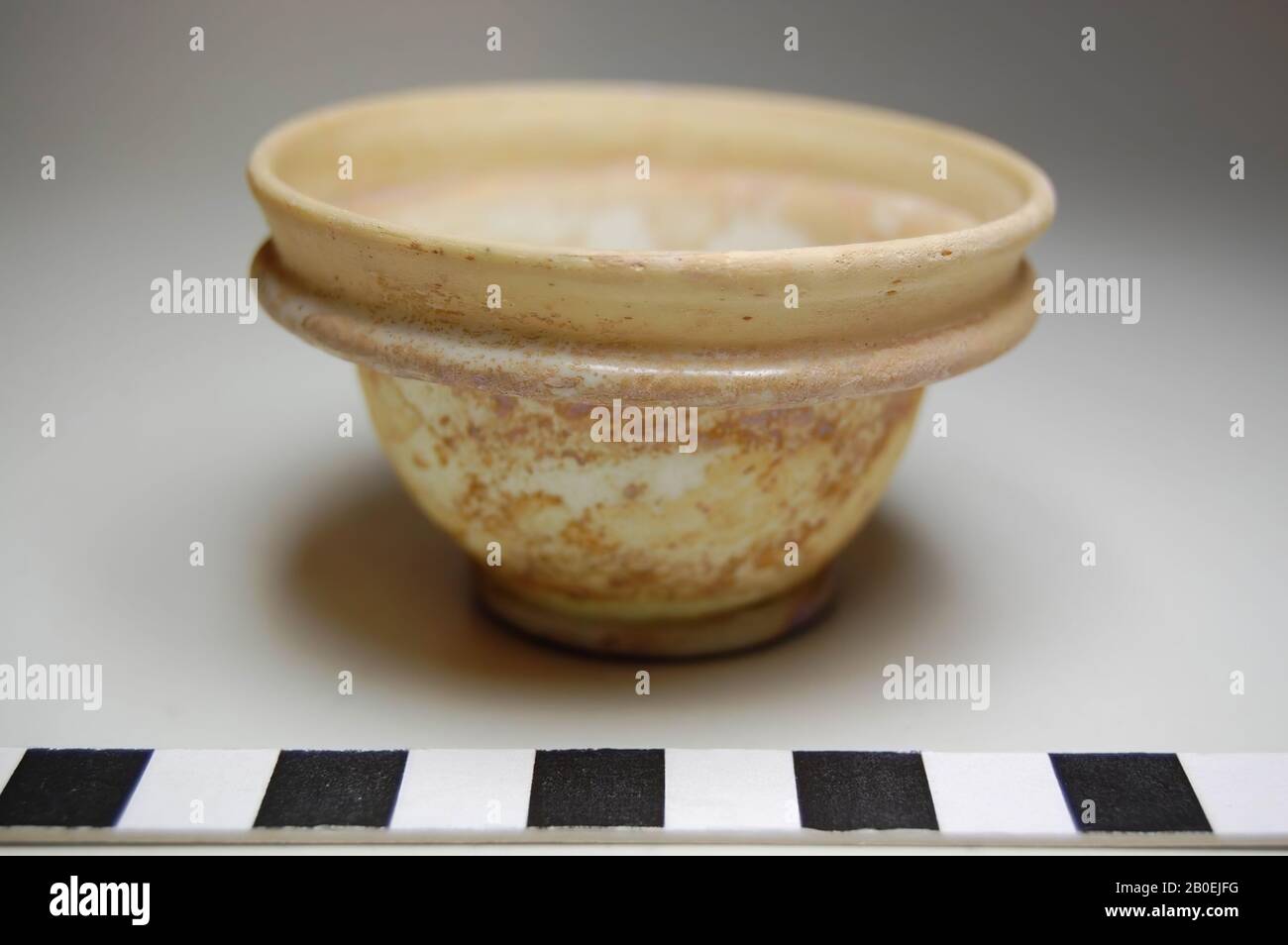 Soffiato (imitazione), tazza, vetro, 3,8 x 7 cm, ø 7 cm, periodo imperiale iniziale Foto Stock