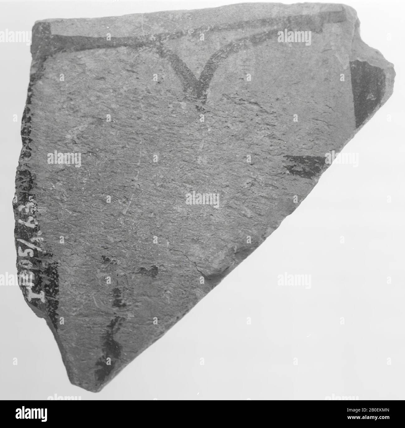 Tardo-elladico IIIC corpo-merd o una forma globulare. Decorazione di semicerchi in un pannello (FM 75 FM 43). Pooulibilmente un'importazione micenea del corpo-merd dell'IIIC tardo-elladico o una forma globulare. Decorazione di semicerchi in un pannello (FM 75 FM 43). Poovibly importazione micenea, vaso, frammento, ceramica, preistorica, LB, LH III (?), 5,6 x 5,6 cm, tardo-elladico III C -1300 Foto Stock