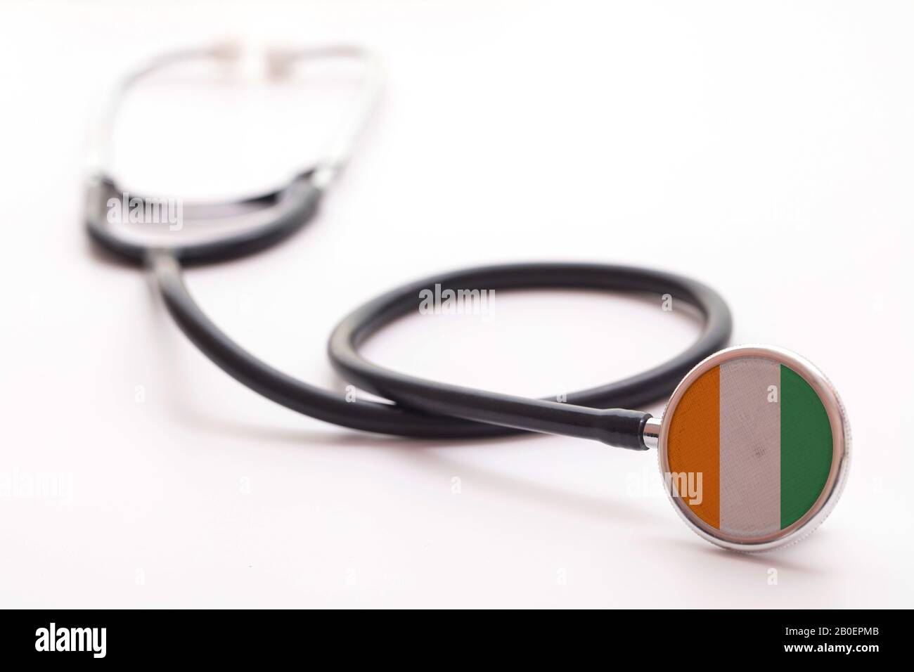 Irlanda concetto di assistenza sanitaria. Stetoscopio medico con bandiera del paese Foto Stock