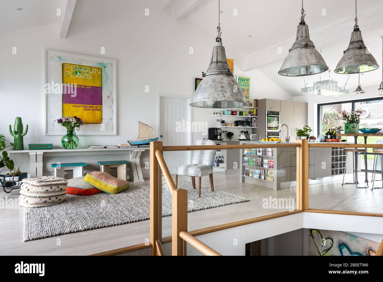 Lampade rigenerate in ristrutturazione della cucina a pianta aperta Foto Stock