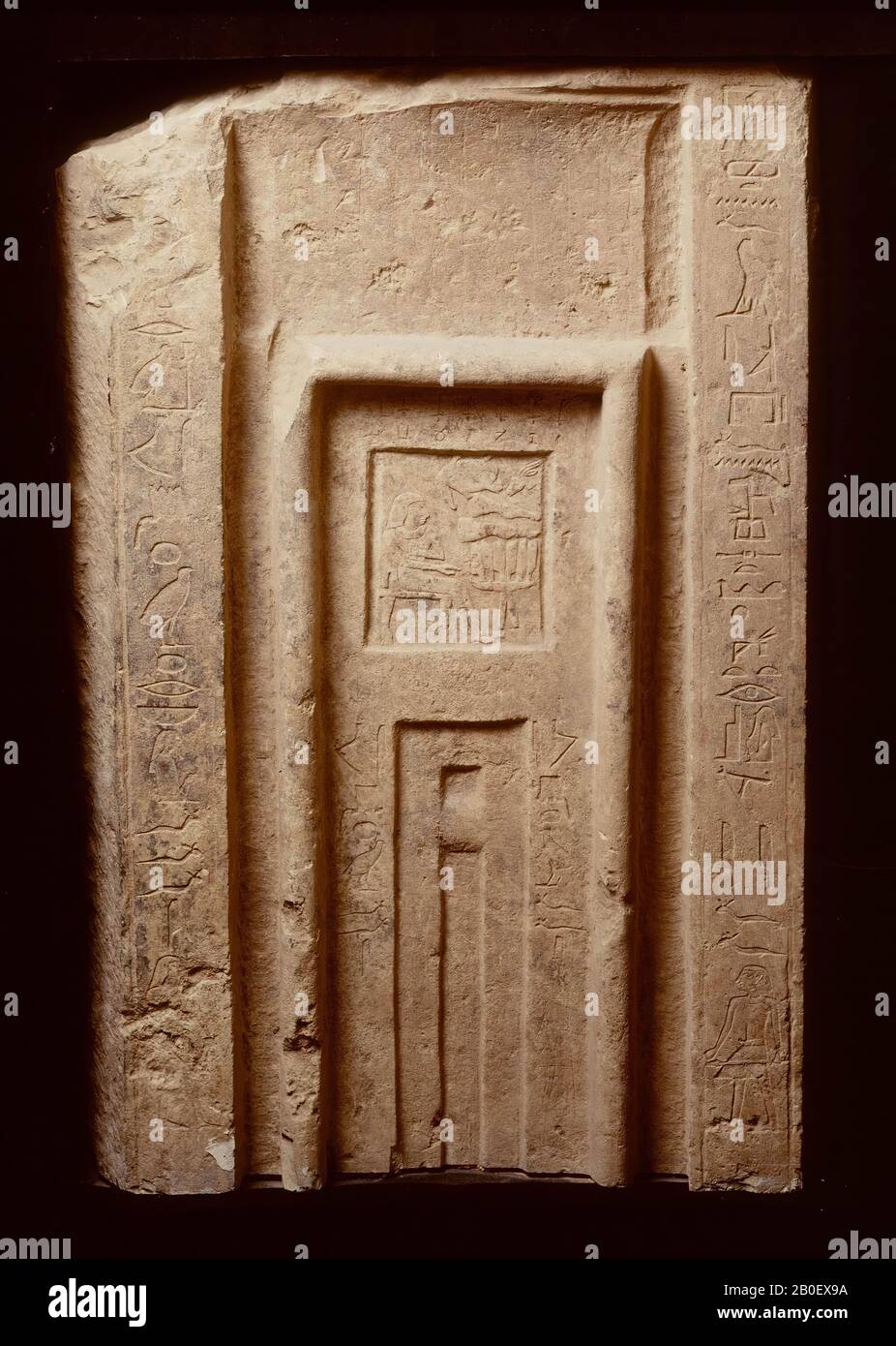 Fefi, porta falsa, stela, calcare, 79 x 52 x 12,5 cm, Primo Periodo Intermedio 2150-2040 a.C., Egitto Foto Stock