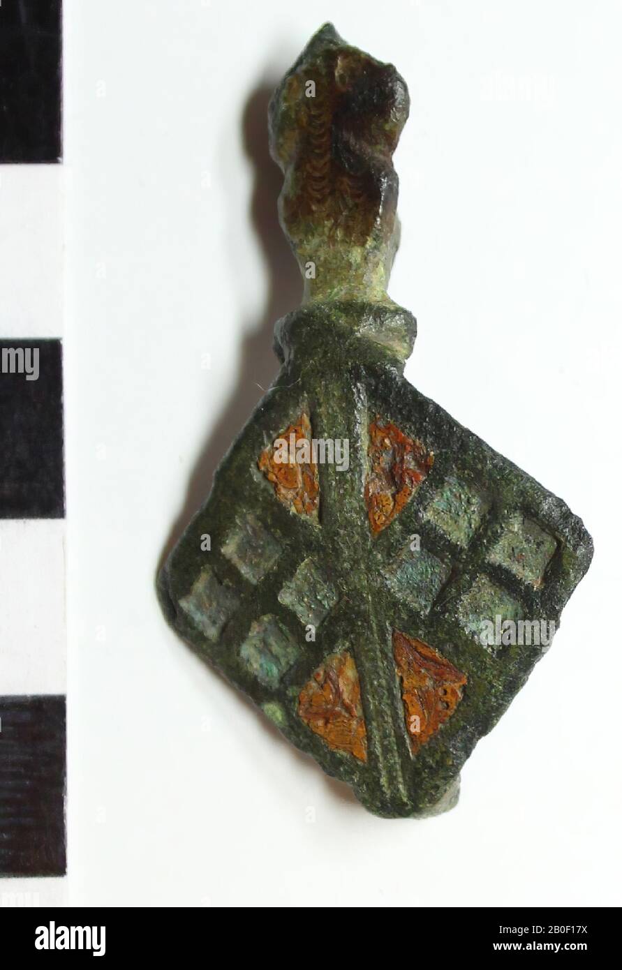 Fibula, metallo, bronzo, 4,1 x 2,5 x 0,7 cm, Francia, sconosciuto, sconosciuto, Marsiglia Foto Stock