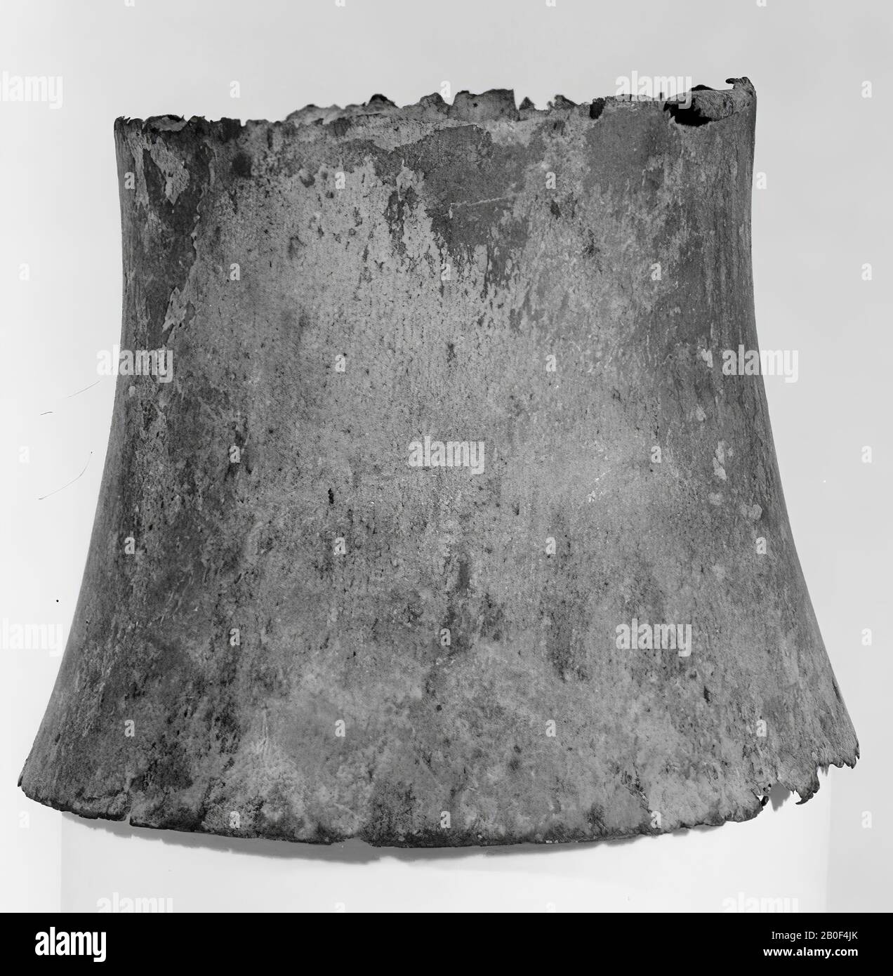 Collo in bronzo di una brocca? Patina verde, beffa, CAN, metallo, bronzo, altezza: 8,4 cm, romano 1-300, Paesi Bassi, Gelderland, Overbetuwe, Heteren, Indoornik Foto Stock