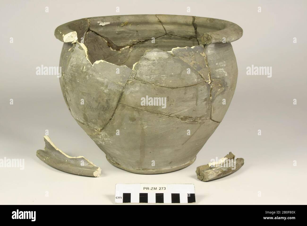 Periodo romano olandese, vaso di stoccaggio, terracotta, h, 20,5 cm, diam, 26,5 cm, romano, Olanda Foto Stock