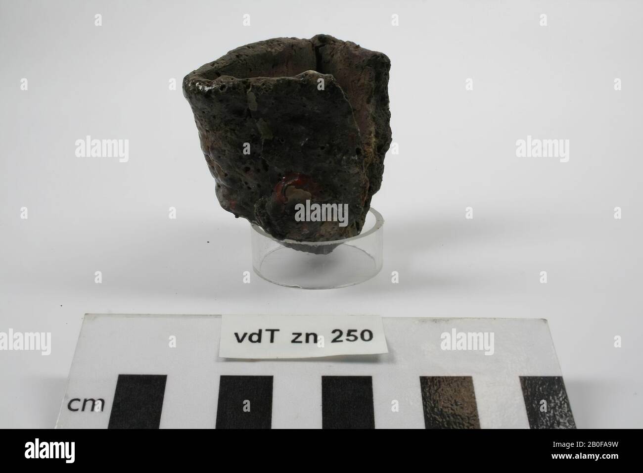 Vaso di terpaardwerk, parzialmente smaltato. Incollaggio, 1 Foto Stock