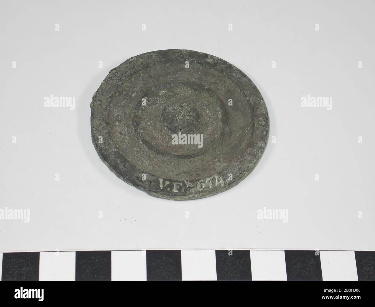 Cucchiaio di bronzo con sonda sull'altro lato. Da un lato un ispessimento allungato, Spoon, metallo, bronzo, lunghezza: 12,6 cm, romano 15-250, i Paesi Bassi, Utrecht, Bunnik, Vechten, Housense Vlakte Foto Stock