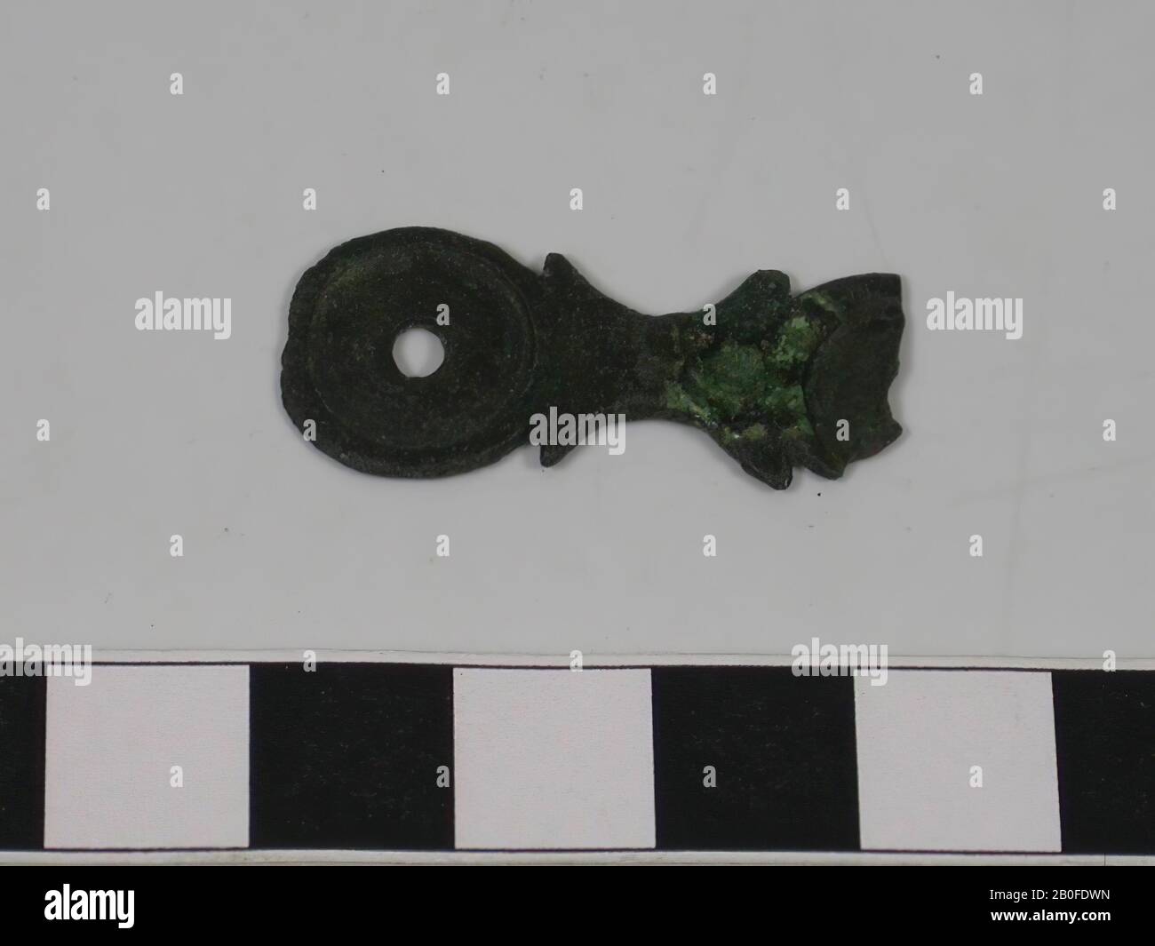 Frammento in bronzo di stelo, fusto, metallo, bronzo, lunghezza: 3,2 cm, Paesi Bassi, Utrecht, Bunnik, Vechten Foto Stock