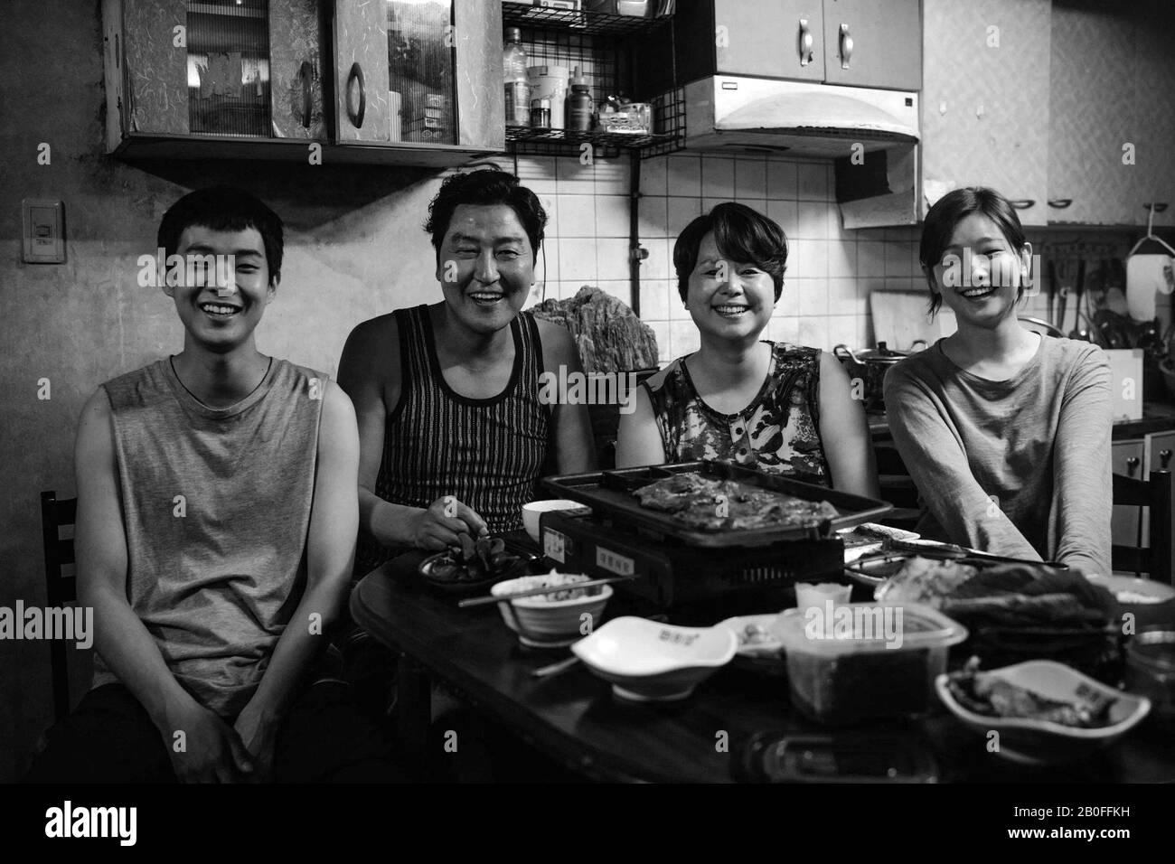 Parasite - Black & White Version Gisaengchung Anno : 2020 Direttore Corea Del Sud : Joon Ho Bong Kang-Ho Song, Woo-Sik Choi, So-Dam Park, Hyae Jin Chang Oscar Miglior Film 2011 Foto Stock