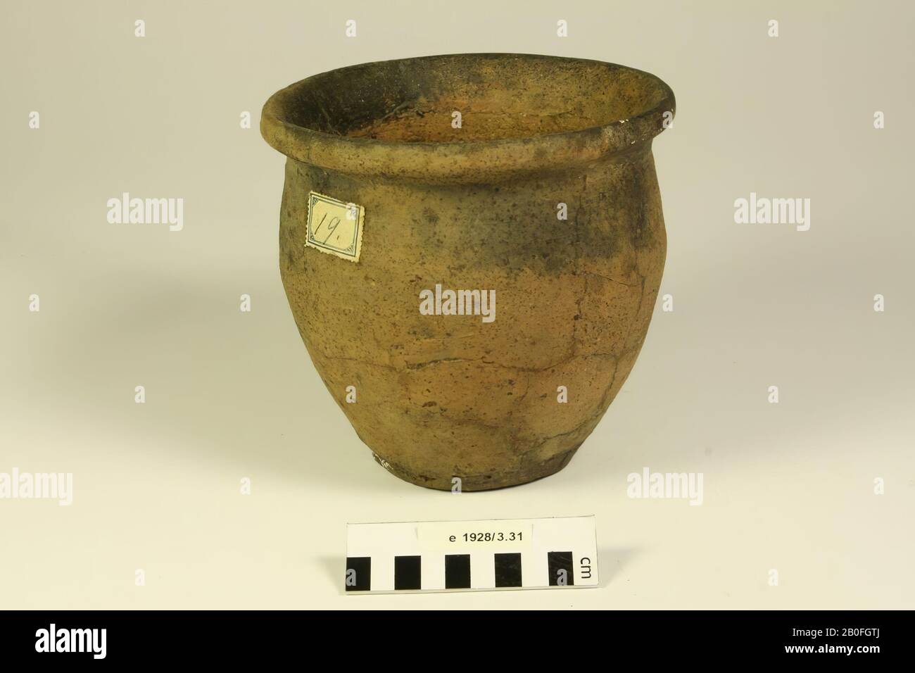 Paesi Bassi Medioevo, urna, ceramica, Frankish, h, 16.5 cm, diam, 17.5 cm, lmec 700-900, Paesi Bassi, Gelderland, Wageningen, Wageningen, tomba 138 Foto Stock