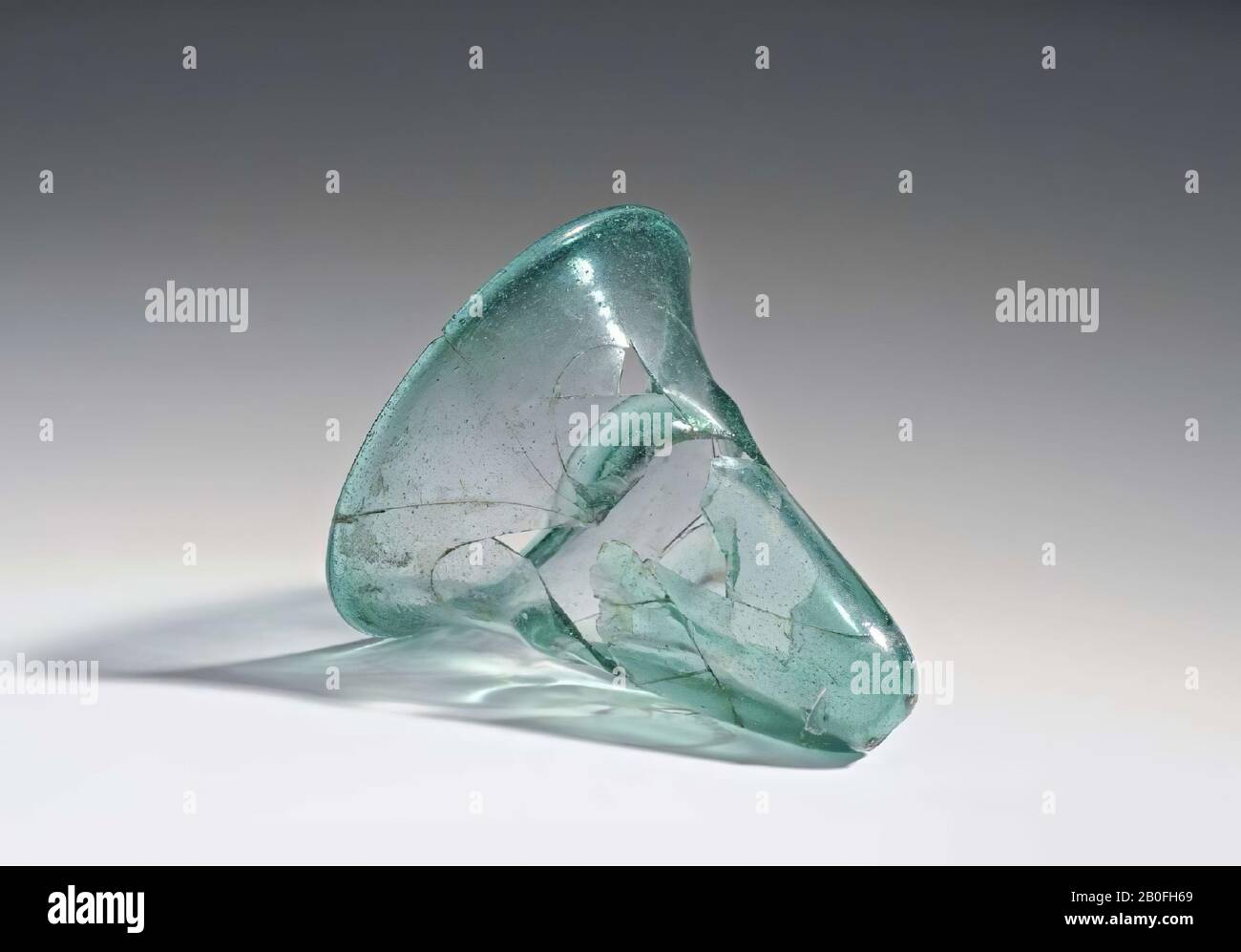 Bicchiere alto con decorazione arcade, vetro, altezza: 7,9 cm, vmeb 700-800, Olanda, Gelderland, Putten, Putten Foto Stock