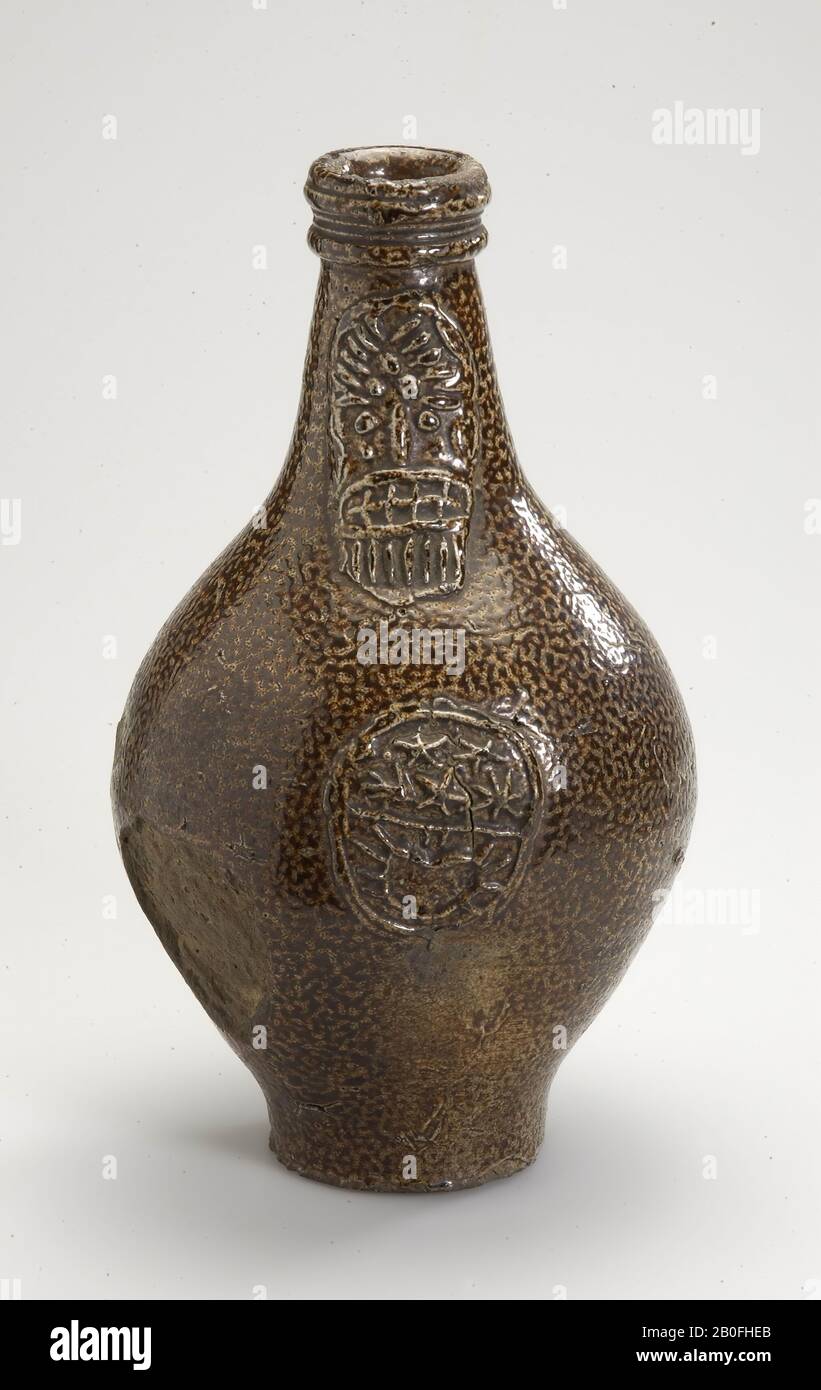 Maschio bearded, brocca con smalto sale e applicazioni. Orecchio manca, parte del muro è interessato, uomo di barba, ceramica, gres (Frechen), h: 22 cm, diam: 13,5 cm, nta 1600-1700 ad, Olanda, Utrecht, Utrecht, Utrecht, Utrecht Foto Stock