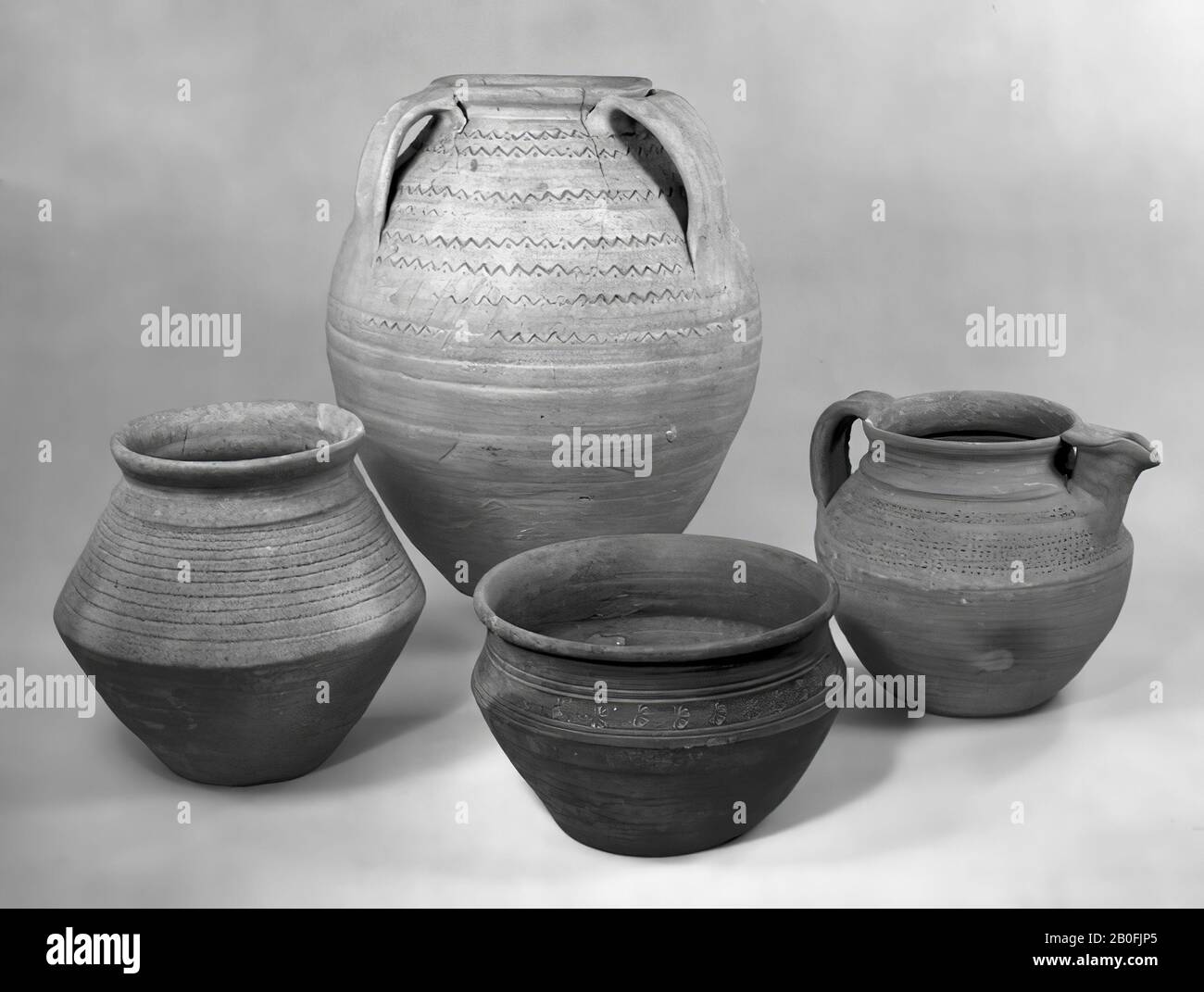 Paesi Bassi Medioevo, pentola, beccuccio pentola, terracotta, Frankish, h, 16,7 cm, diam, 21,3 cm, vmeb 600-700 d.C., Paesi Bassi, Olanda del Sud, Katwijk, Rijnsburg, terreno di sepoltura Foto Stock