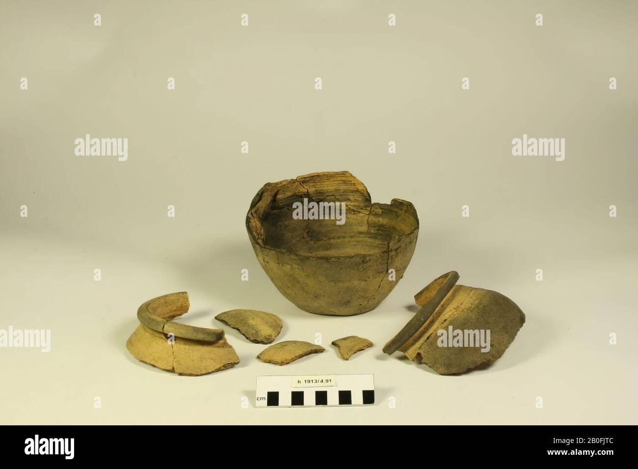 Paesi Bassi Medioevo, pentola, ceramica, Frankish, Mayen, altezza, 15 cm, vmeb 600-700, Paesi Bassi, Olanda meridionale, Katwijk, Rijnsburg Foto Stock