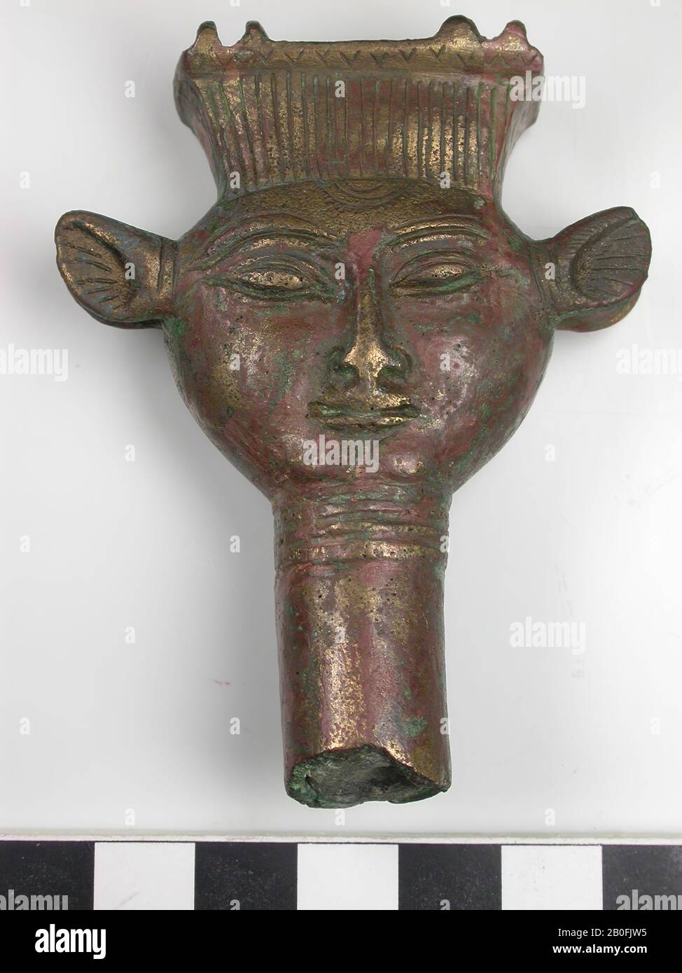 Ssistrum, frammento, Hathorkop, stangheria, bronzo, lunghezza: 7,5 cm, Tardo Periodo, periodo Saiziano, Egitto Foto Stock