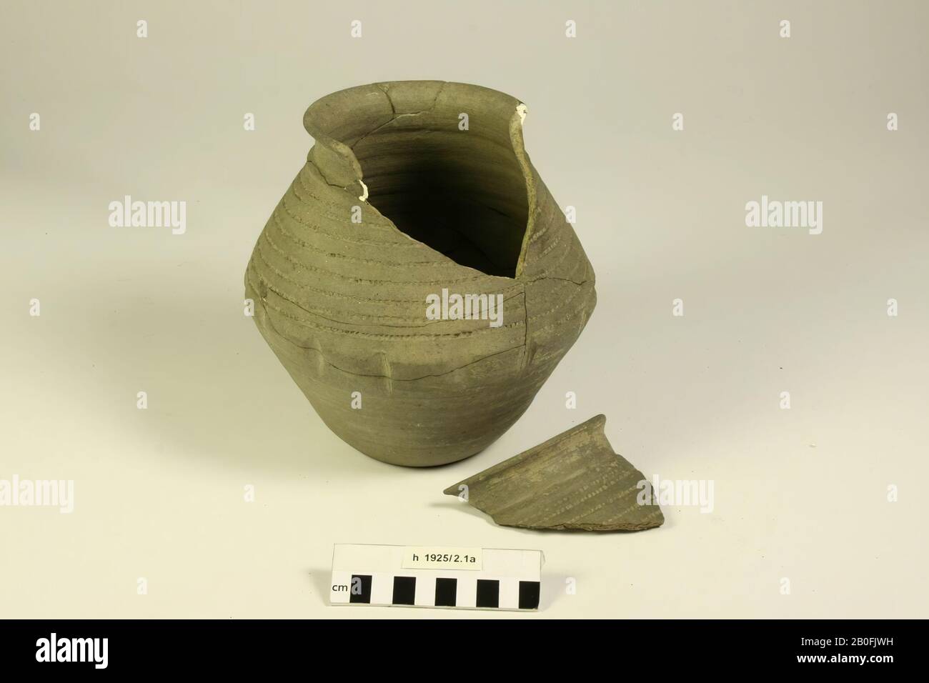 Paesi Bassi Medioevo, vaso d'arte, ceramica, Franchi, h, 19,8 cm, diam, 18,6 cm, vmeb 600-700, Paesi Bassi, Olanda del Sud, Katwijk, Rijnsburg, terreno di sepoltura Foto Stock