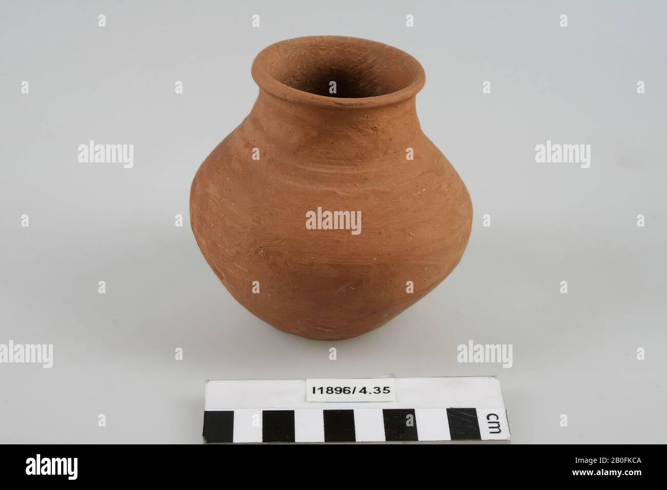Paesi Bassi Medioevo, bottiglia di caraffa, vaso d'arte, ceramica, Frankish, h, 10 cm, diam, 10,2 cm, vmeb 600-700, Paesi Bassi, Limburg, Maastricht, Maastricht Foto Stock