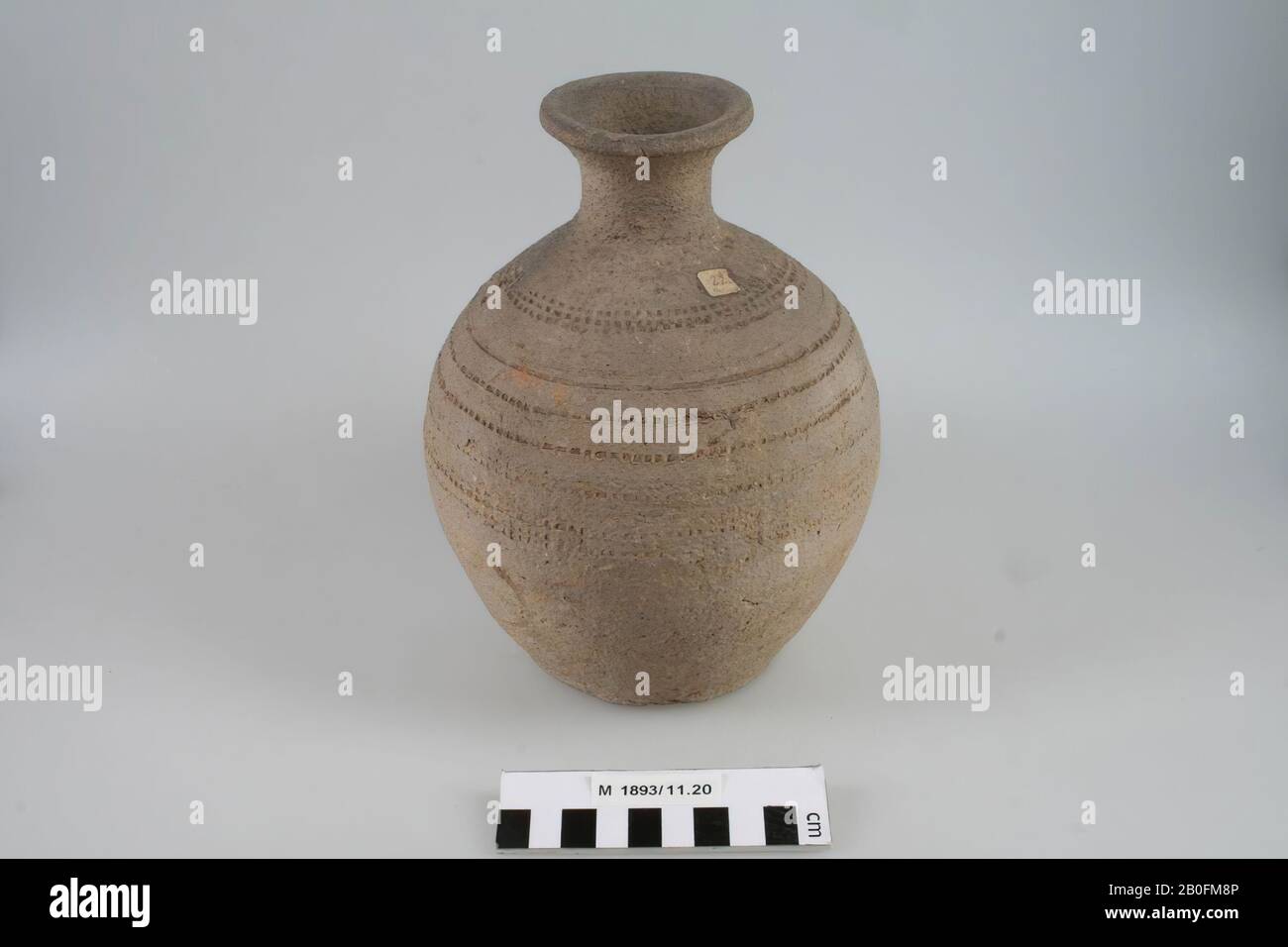 Vecchia Europa, vaso, terracotta, muro grezzo, h, 19,7 cm, diam, 15,2 cm, vmeb 600-700, Germania Foto Stock