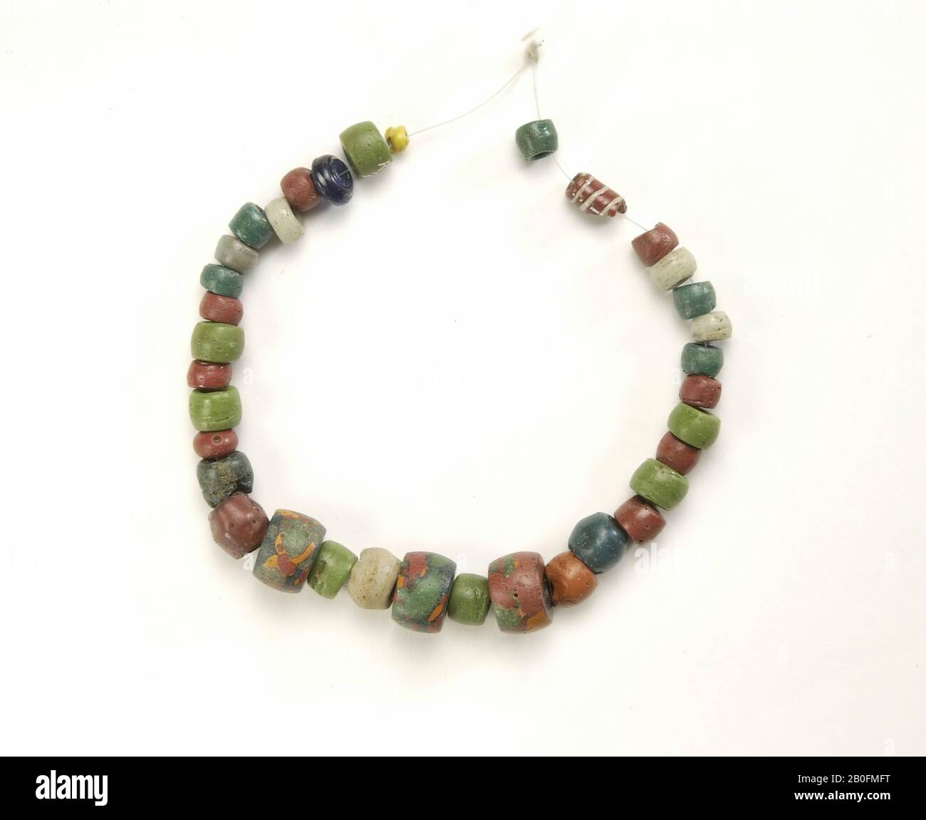 Perline, stringa di perline (31x), vetro, diam. 8 cm, vmeb 600-700 d.C., Paesi Bassi, Utrecht, Rhenen, Rhenen, grave 71 Foto Stock