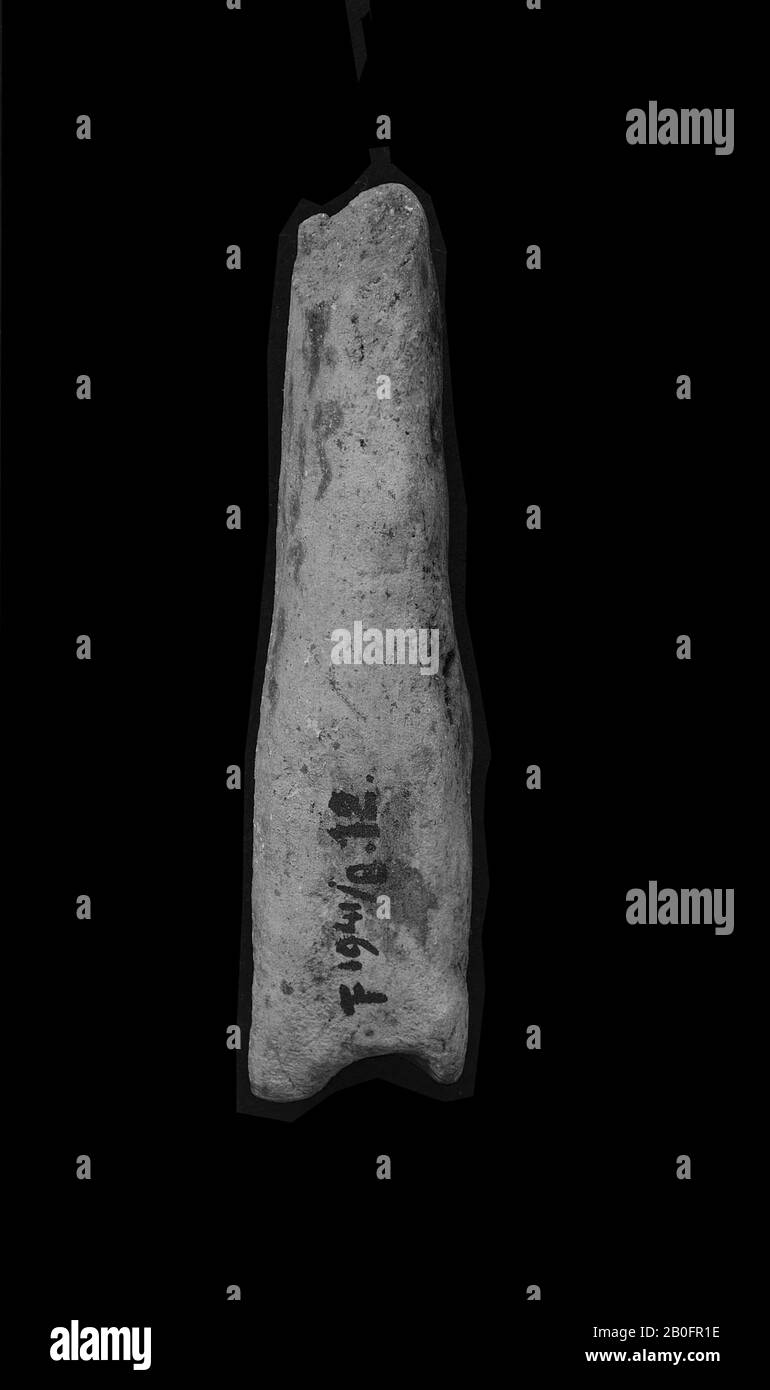 Prigioniero di guerra, legato, iscrizione, rosso, frammento, magia, prigioniero, argilla, lunghezza: 8,5 cm, Regno di mezzo, Egitto Foto Stock