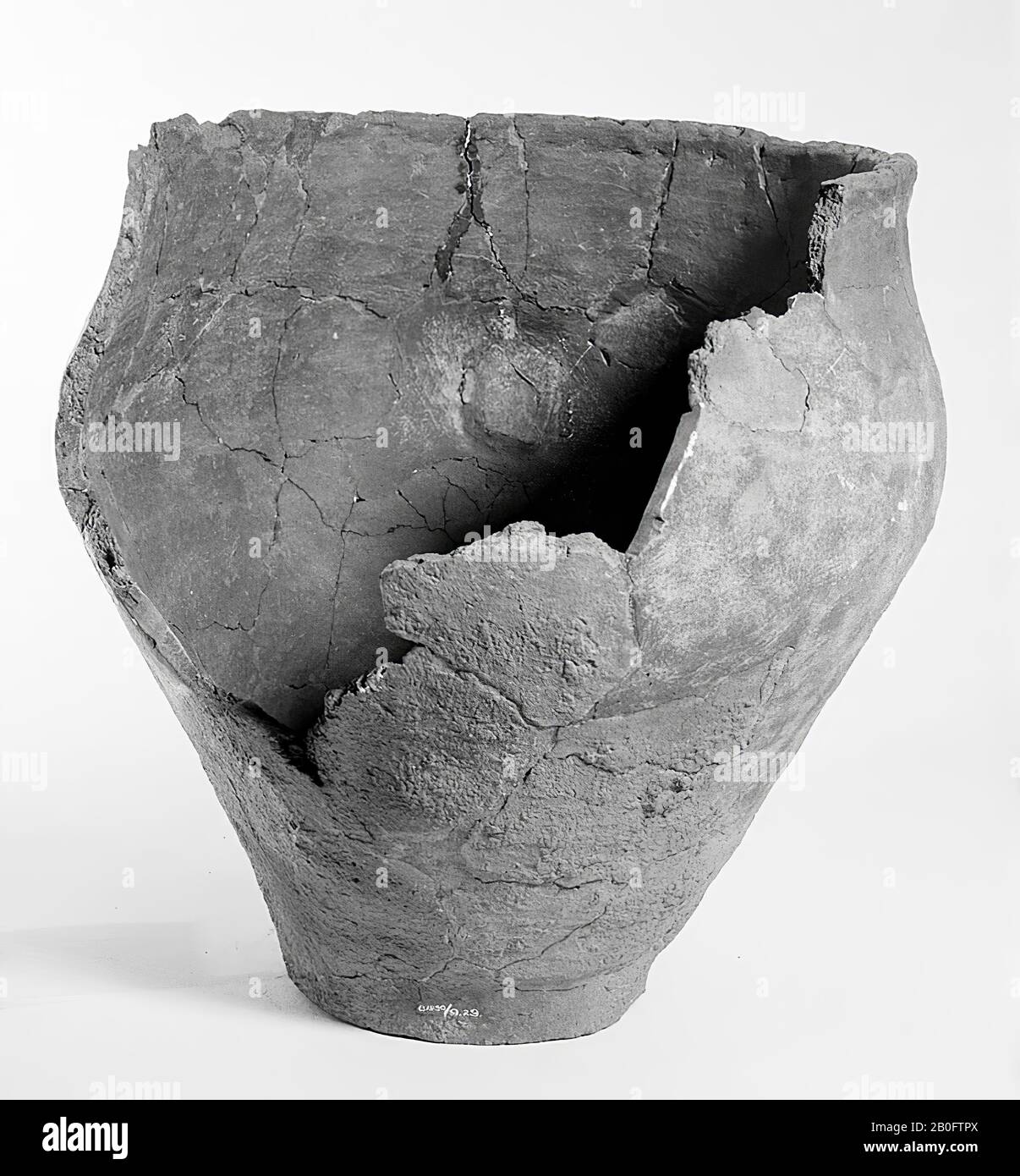 Harpstedterurn di ceramica, grande pezzo sul bordo manca. Open unstable Old bonding e aggiunte, 2 schegge e patatine separate., Urn, terracotta, h: 26 cm, diam: 27 cm, preistoria -800 Foto Stock