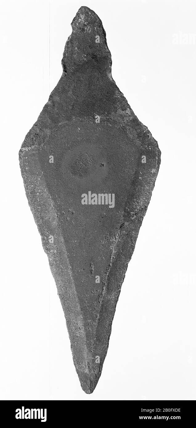Grande, bella pugnale di bronzo triangolare, alla base dotata di una lingua stretta, lunga, pugnale, metallo, rame, 13,2 x 5 cm, preistoria 2300-2200 a.C., Paesi Bassi, Gelderland, Ede, Stroeerzand Foto Stock