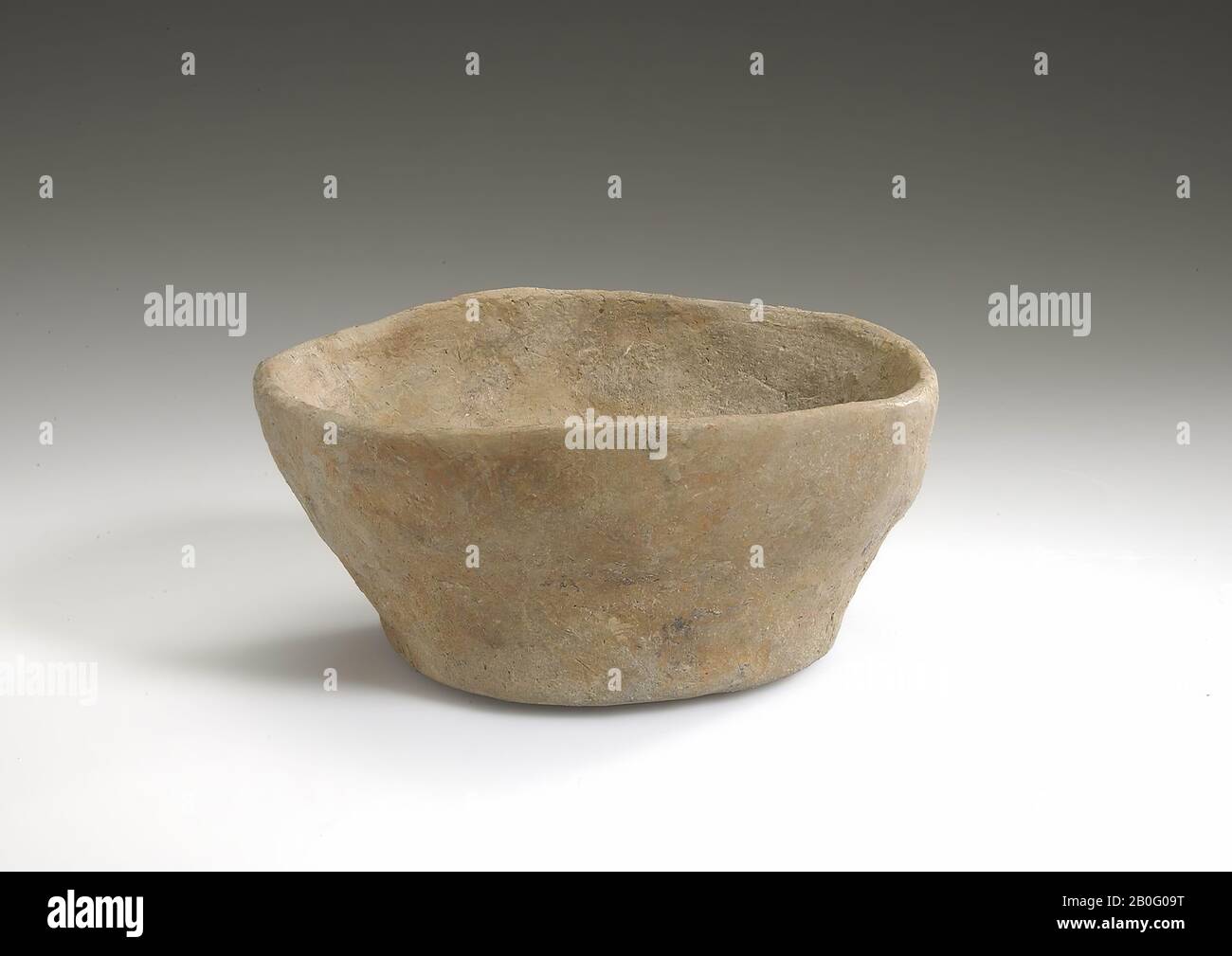 Ciotola bassa di terracotta., ciotola, terracotta, h: 6,5 cm, diam: 14,5 cm, preistoria 4100-2200 a.C., Olanda meridionale, Molenwaard, Molenaarsgraaf, Hazendonk Foto Stock