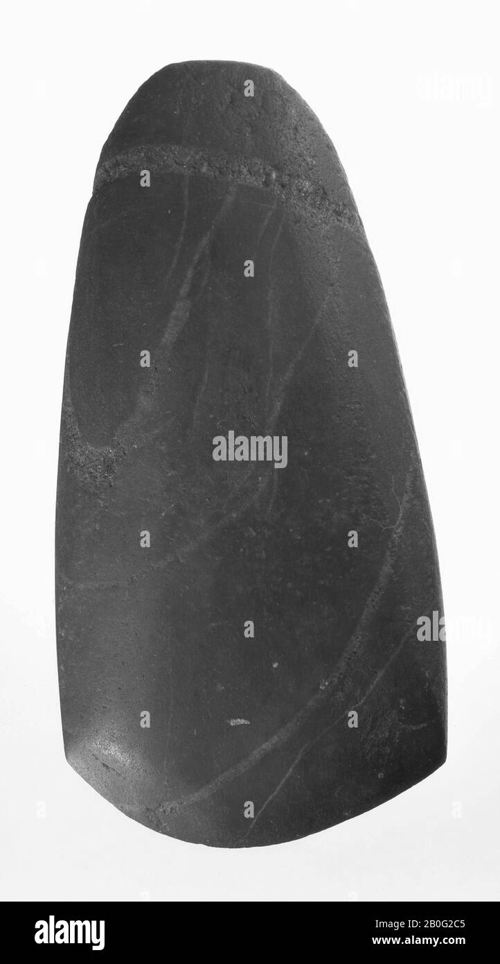 scalpello per pietra con parte superiore piuttosto larga e sezione ovale irregolare, ascia, pietra, lunghezza: 12,7 cm, preistorico -4000 Foto Stock
