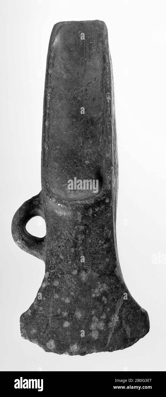 bronzo celt a occhio e a ventaglio taglio allargato, ax, metallo, bronzo, lunghezza: 13 cm, preistoria -1600 Foto Stock