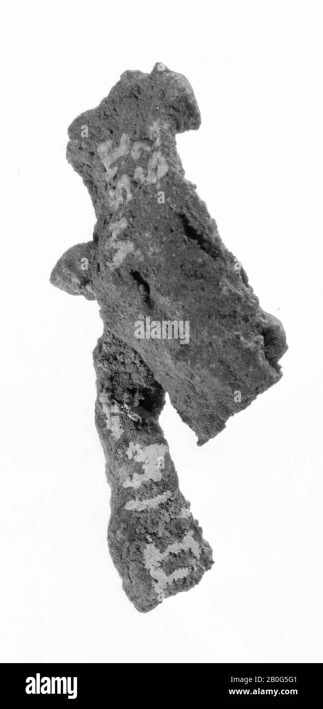 Frammento di un fibula bronzea romana, di un'urna gallo-germanica, frammento, metallo, bronzo, lunghezza: 4 cm, preistorico 0-100, Paesi Bassi, Limburg, Weert, Boshoven, Boshoverheide Foto Stock