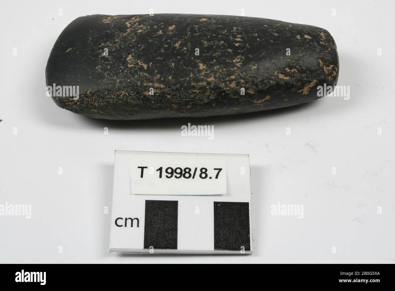 Ascia di pietra. Neolitico., Inghilterra, Cornovaglia., Ax, pietra, 9,8 x 4,2 x 2,3 cm, Età del Bronzo, Inghilterra Foto Stock