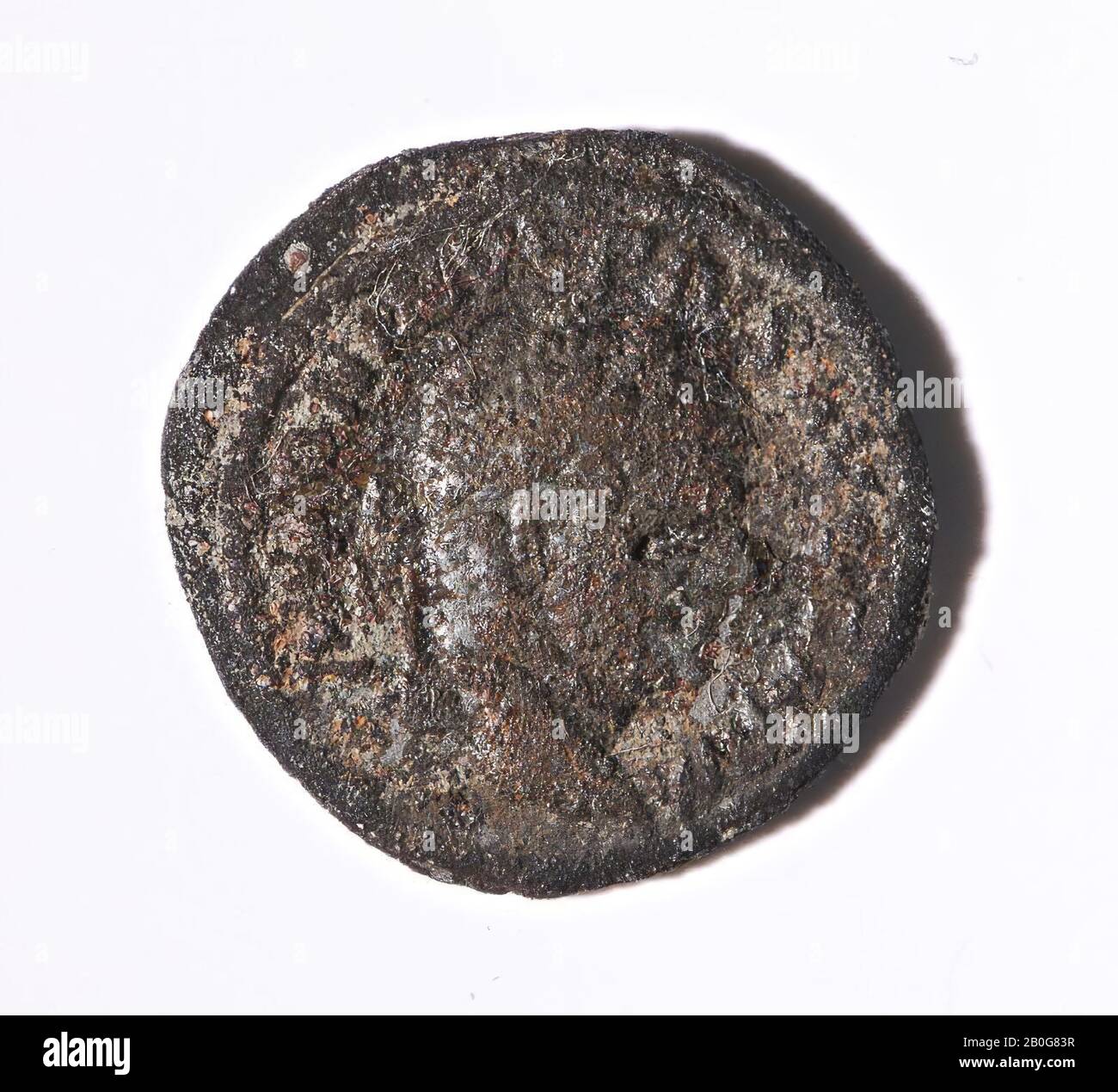 VZ: Testa Laurelled n.r., ANTONINUS PIO AUG GERME, KS: Esculapius et al., PM TRP XVIII COS IIII PP, COIN, aes denarius, Caracalla, Metal, Copper, Diam. 18 mm, peso 3,20 gr, roman 215-217, Paesi Bassi, Olanda meridionale, Leidschendam-Voorburg, Voorburg, Arentsburg Foto Stock