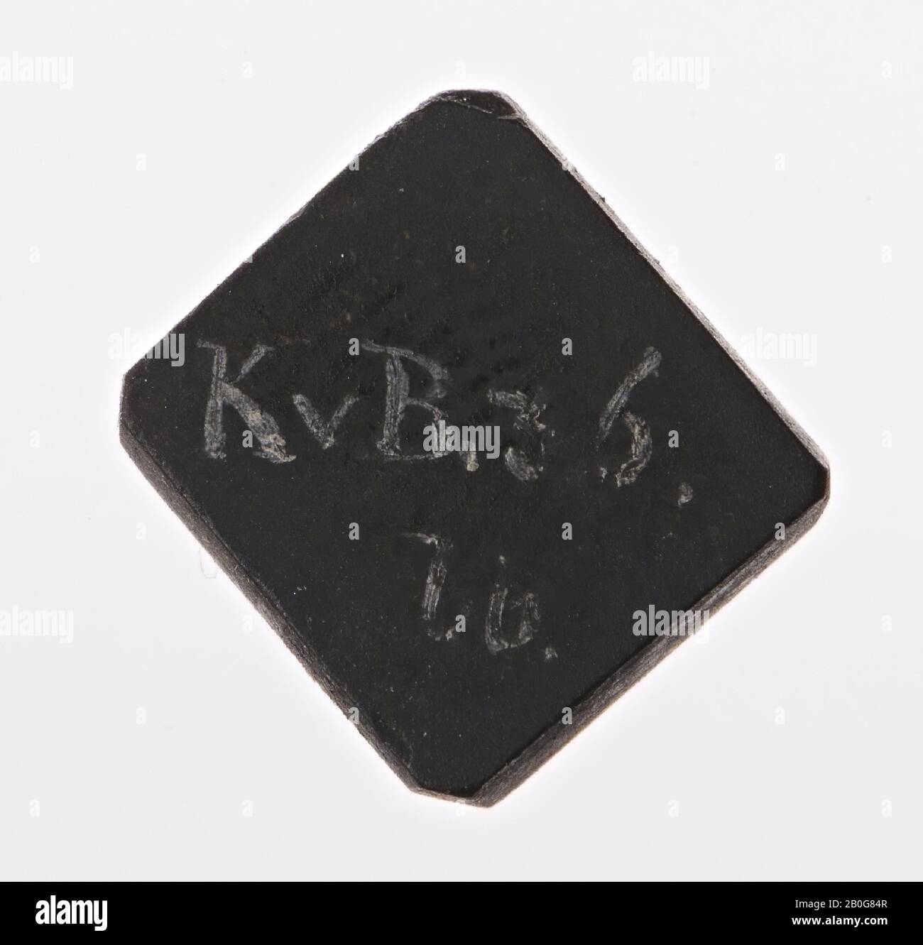 Senza rappresentazione, pietra vuota, pietra, calcare, colore: Grigio-nero, opaco, Forma: Quadrato con angoli arrotondati, 8 x 9 mm. Spessore 3 mm., Libia Foto Stock