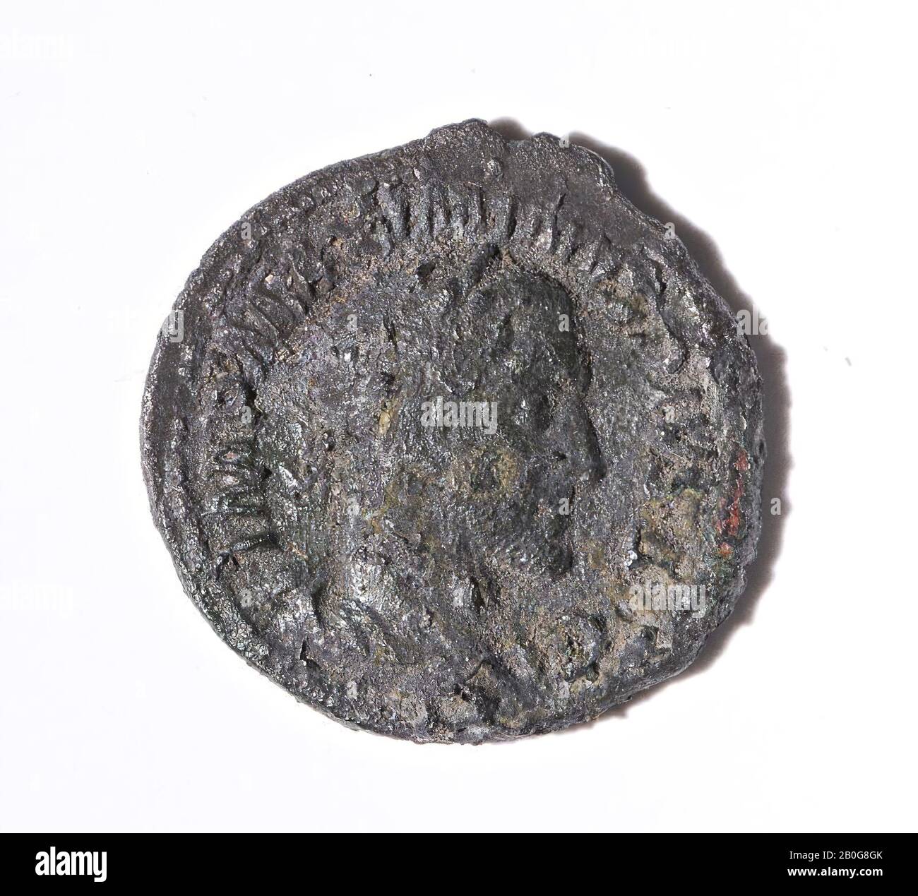 VZ: Testa Laurelled n.r., IMP MAXIMINUS PIUS AGO, Kz: Salus n.l. seduta nutrendo un serpente, SALUS AUGUSTI, moneta, denarius, Maximinus i Thrax, metallo, argento, diam. 19 mm, peso 3,18 Gr, Roman 235, Olanda Del Sud, Leidschendam-Voorburg, Voorburg, Arentsburg Foto Stock