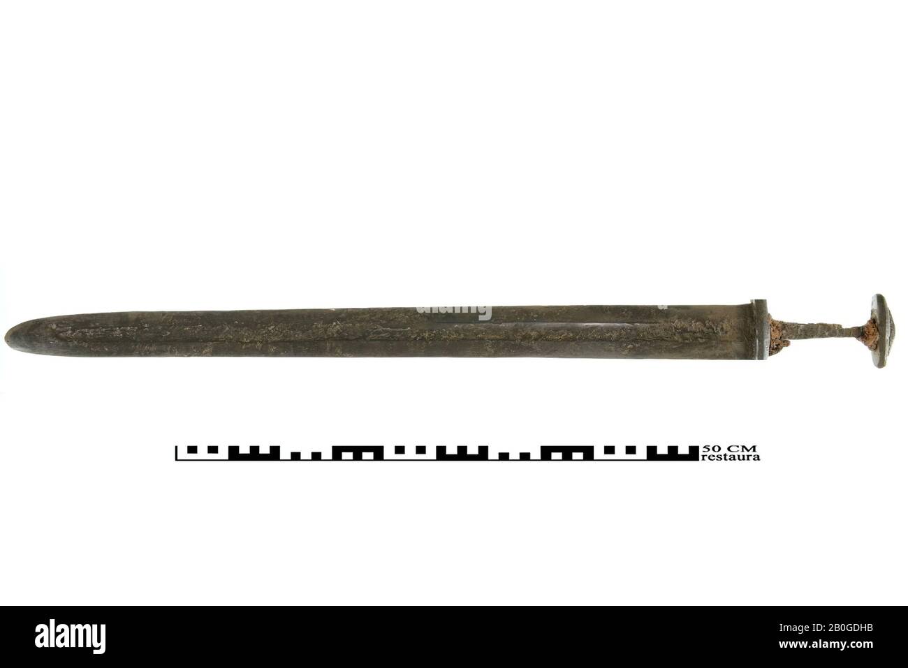 Originariamente 4 frammenti di una spada di ferro merovingia, restaurata in un tutt'uno., spada, metallo, ferro, L. 83,4 cm, medievale, Olanda del Sud, Katwijk, Katwijk, Katwijk-Binnen Foto Stock