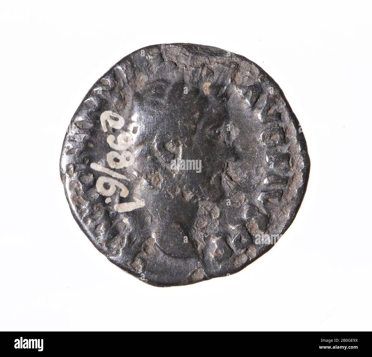VZ: Testa alarellata, n., ANTONINUS - AGO PIO PP, Kz: Fulmine alare sopra un trono, COS - IIII, moneta, denario, Antonino Pio, metallo, argento, diam. 16 mm, peso 3,11 gr, Roman 145-161, Paesi Bassi, Gelderland, Lochem, Epse Foto Stock