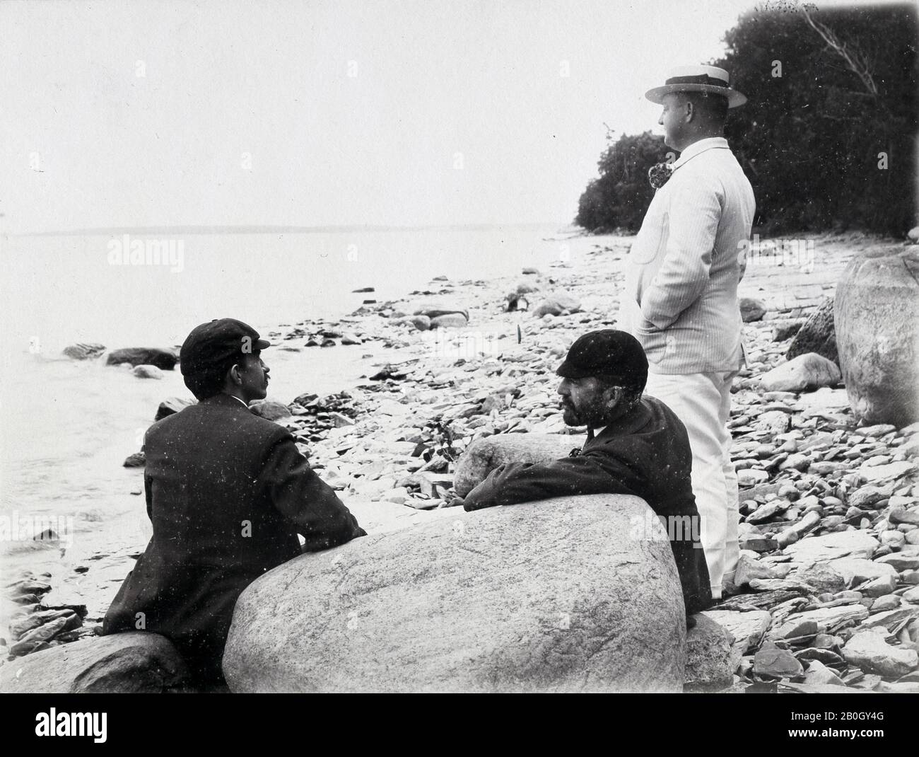 Sconosciuto, Sulla riva del lago Champlain, vicino a Plattsburg, c. 1900, stampa Albumen, Totale: 6 1/8 x 8 1/16 in. (15,6 x 20,5 cm Foto Stock